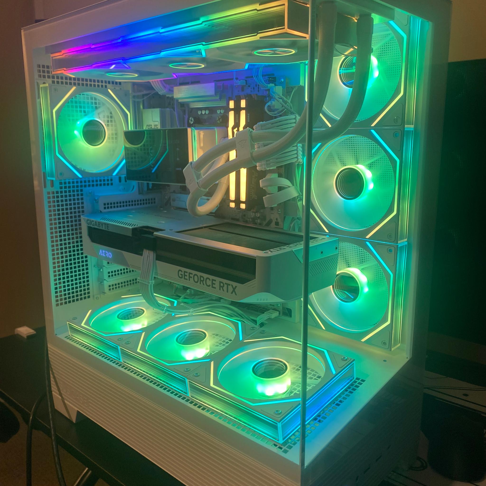 ALL-WHITE GAMING PC | RYZEN 7 9700X | RTX 4070 Ti AERO | 32GB DDR5 | 1TB