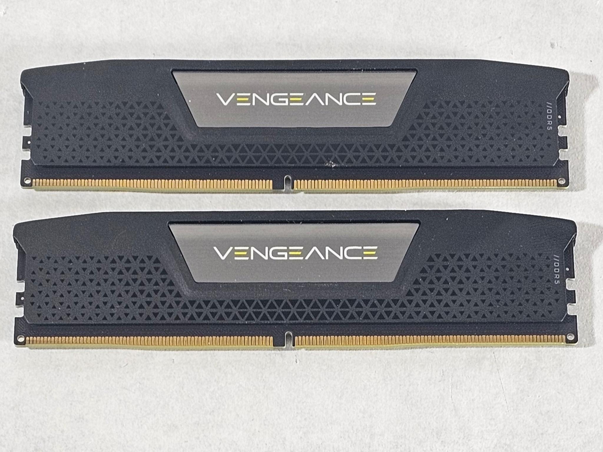 32GB DDR5 (2x16GB) CL36 6000MT/s Corsair Vengeance