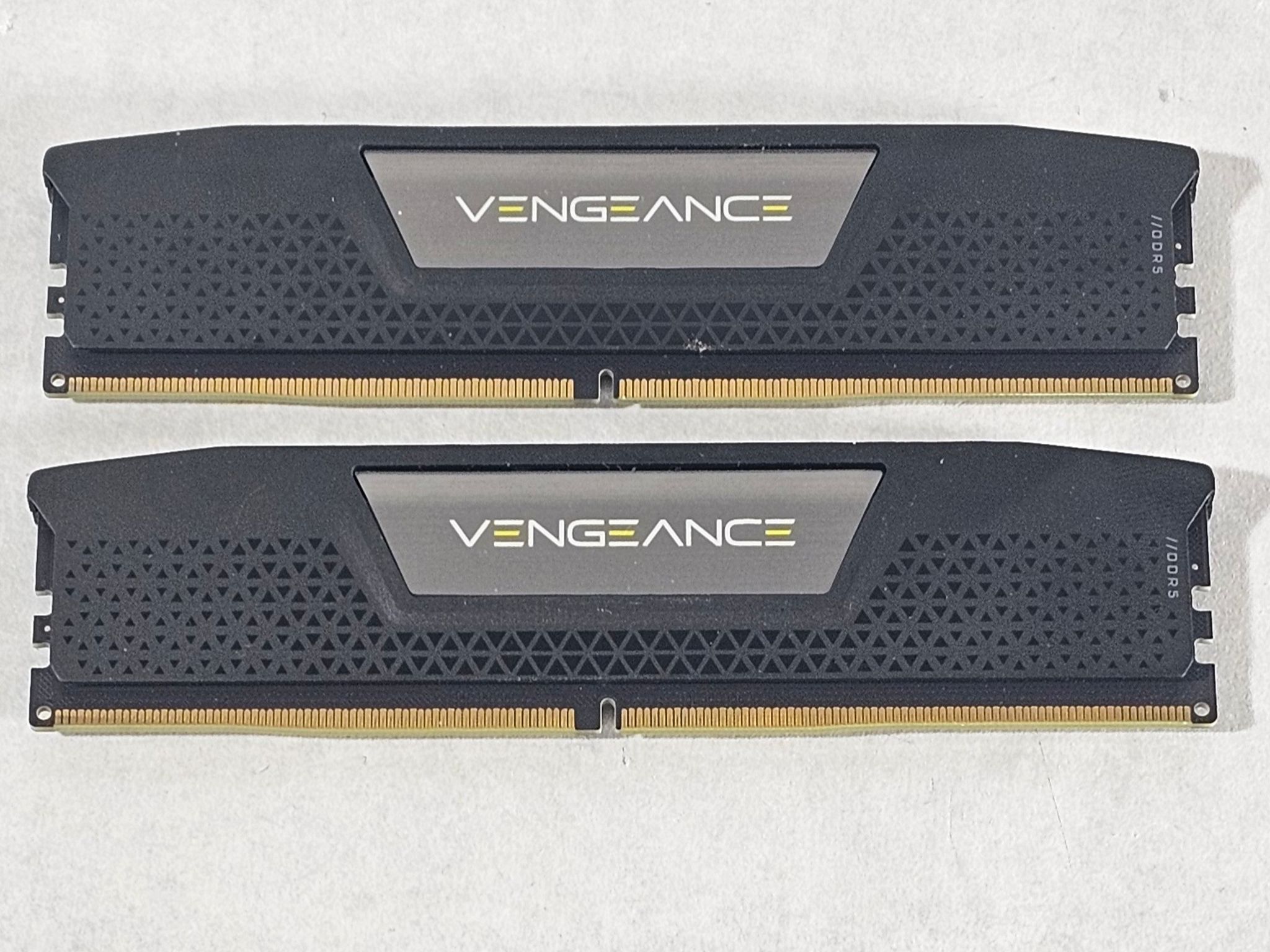 32GB DDR5 (2x16GB) CL36 6000MT/s Corsair Vengeance