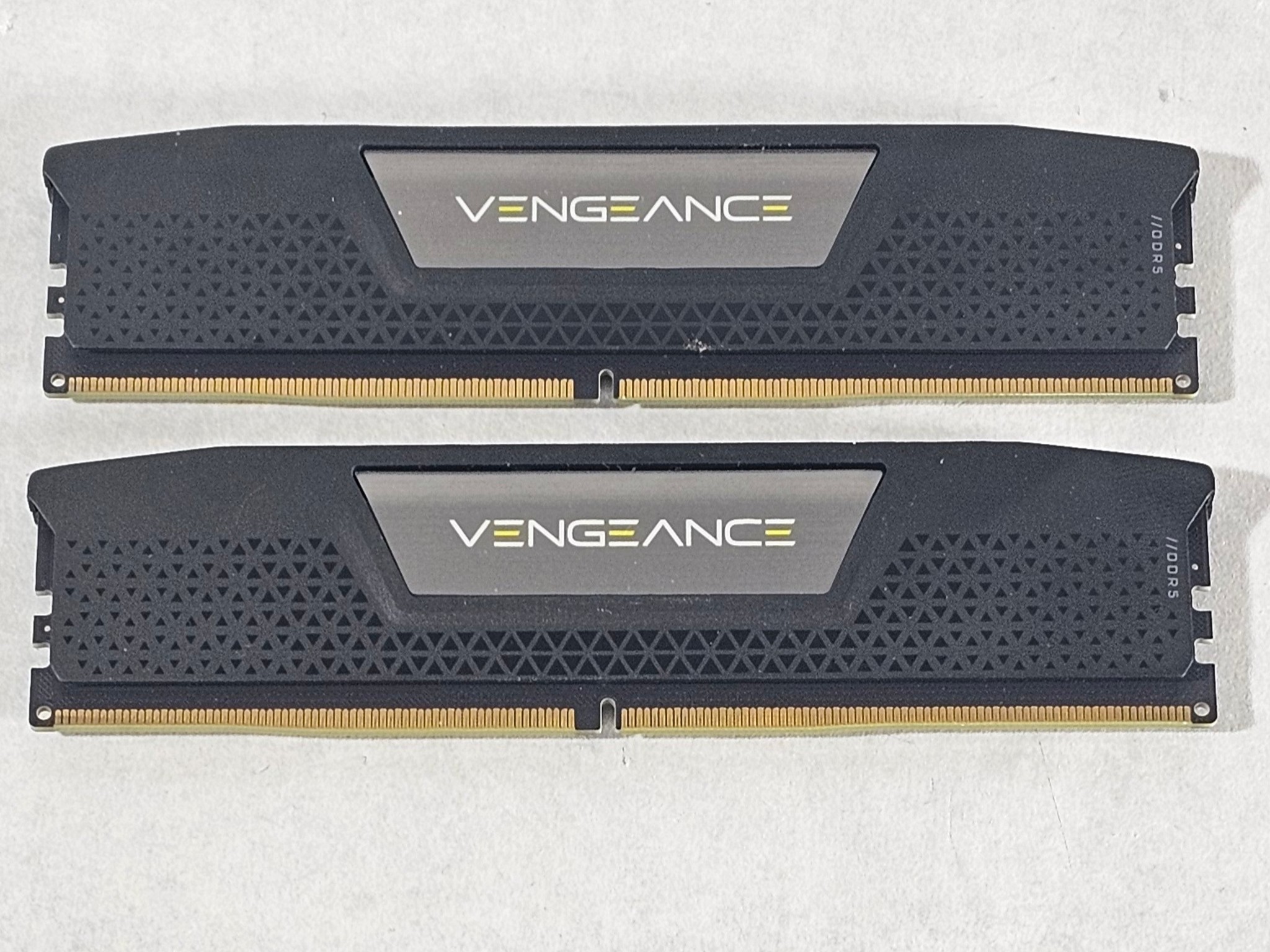 32GB DDR5 (2x16GB) CL36 6000MT/s Corsair Vengeance