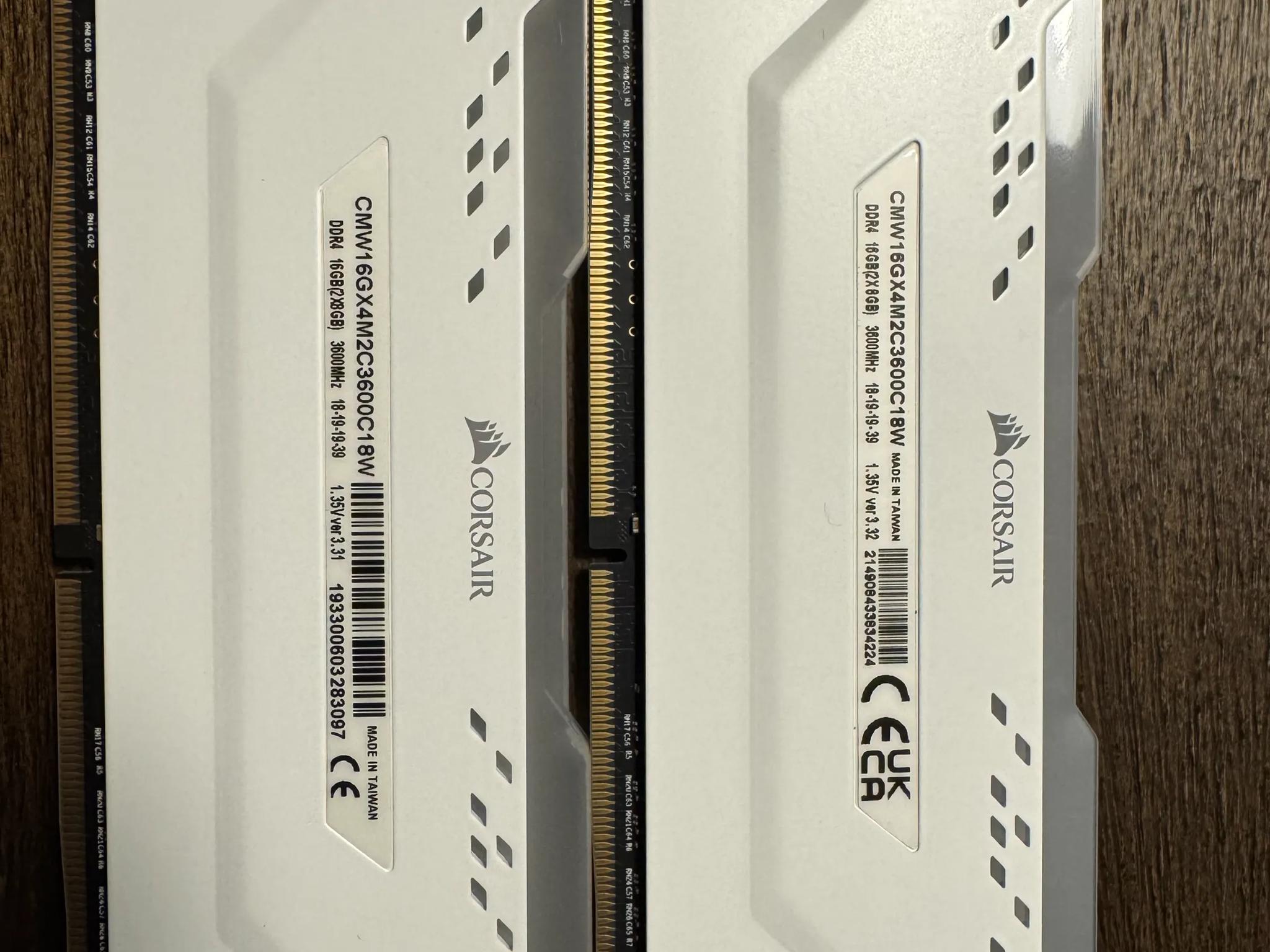 CORSAIR VENGEANCE RGB PRO 32GB (4x8GB) DDR4 3600MHz C18 LED Desktop Memory - White