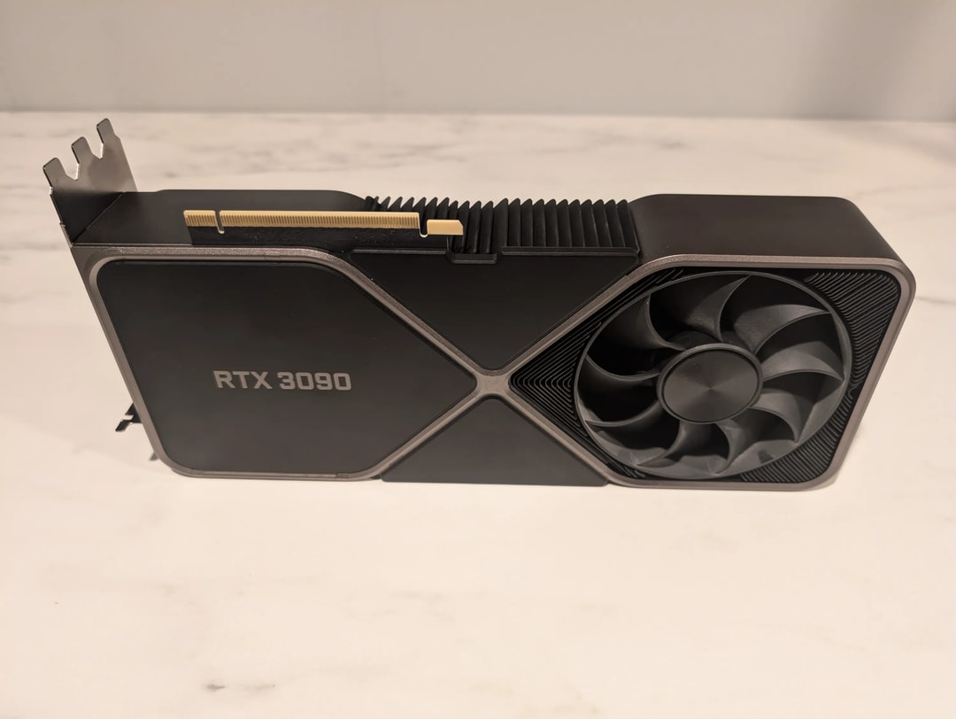 Founders Edition RTX 3090 | Jawa