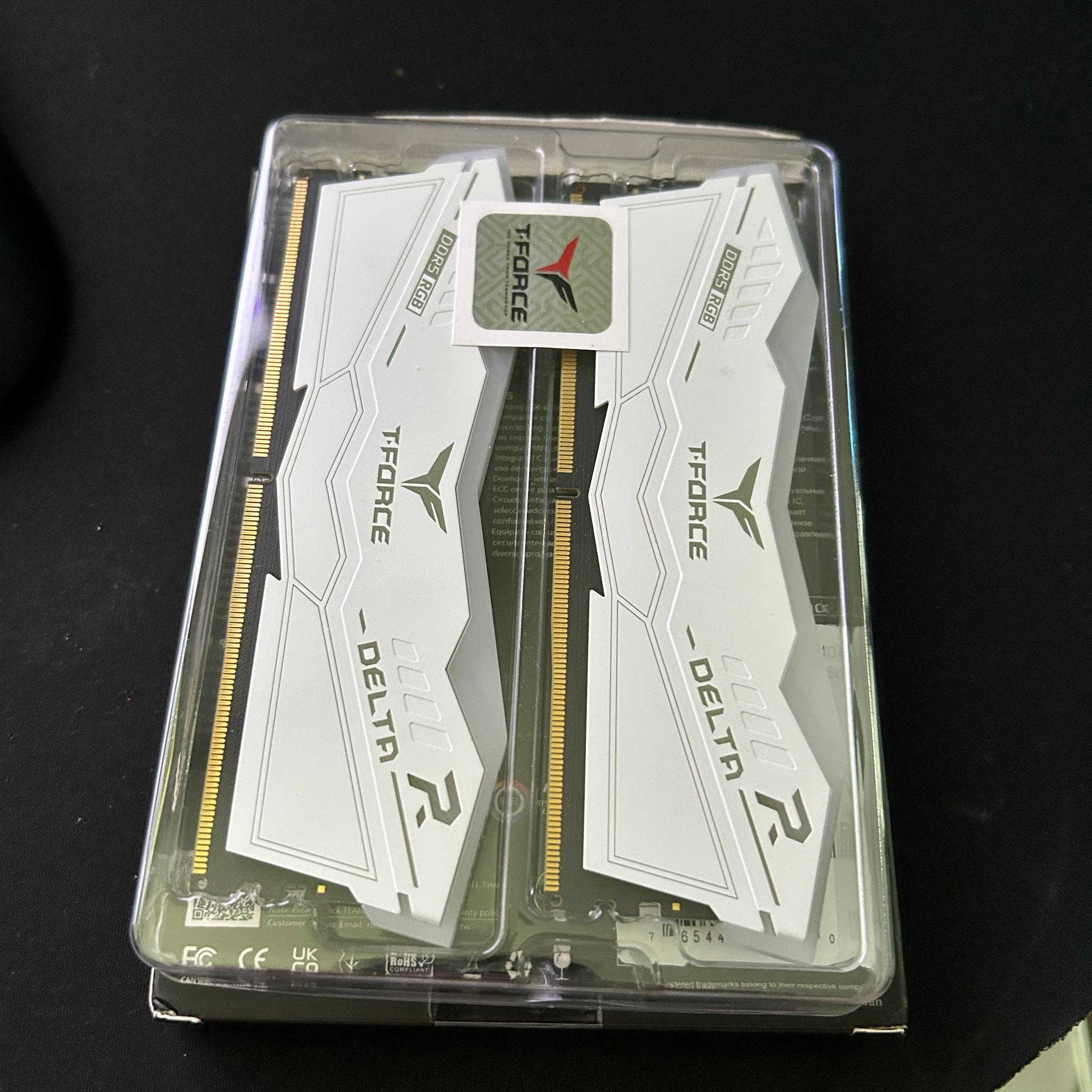 TEAMGROUP T-Force Delta RGB DDR5 32GB DDR5-6000 (2x16GB)