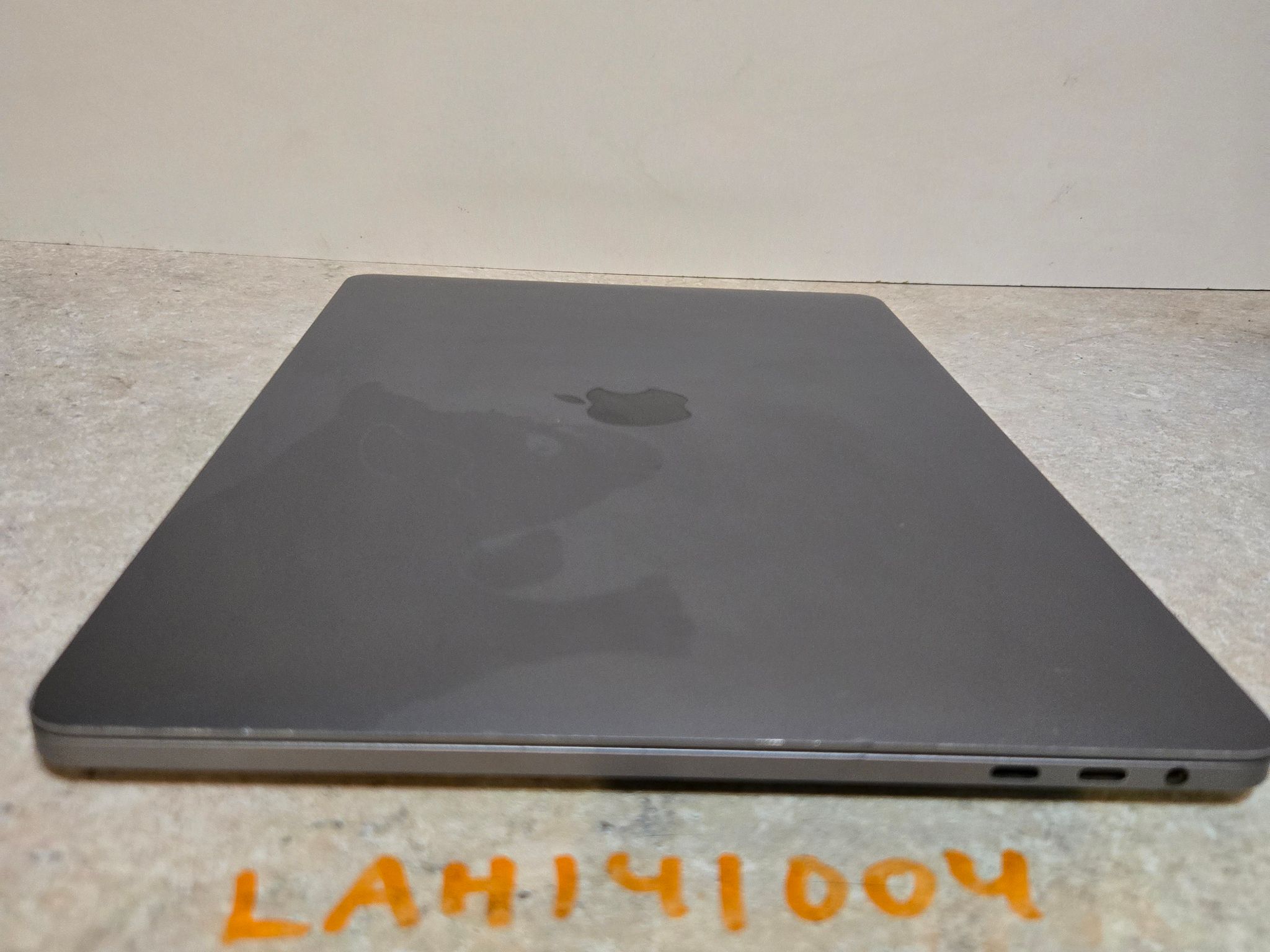 Apple Macbook Pro 13 inch Laptop - 2018 - 256GB SSD - intel i5 - Model A1989