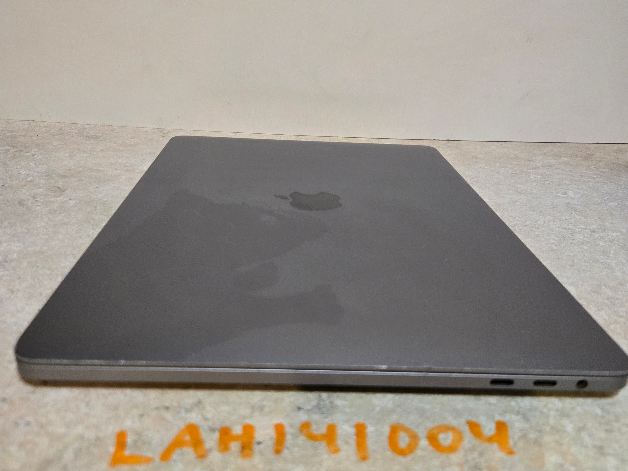 Apple Macbook Pro 13 inch Laptop - 2018 - 256GB SSD - intel i5 - Model A1989