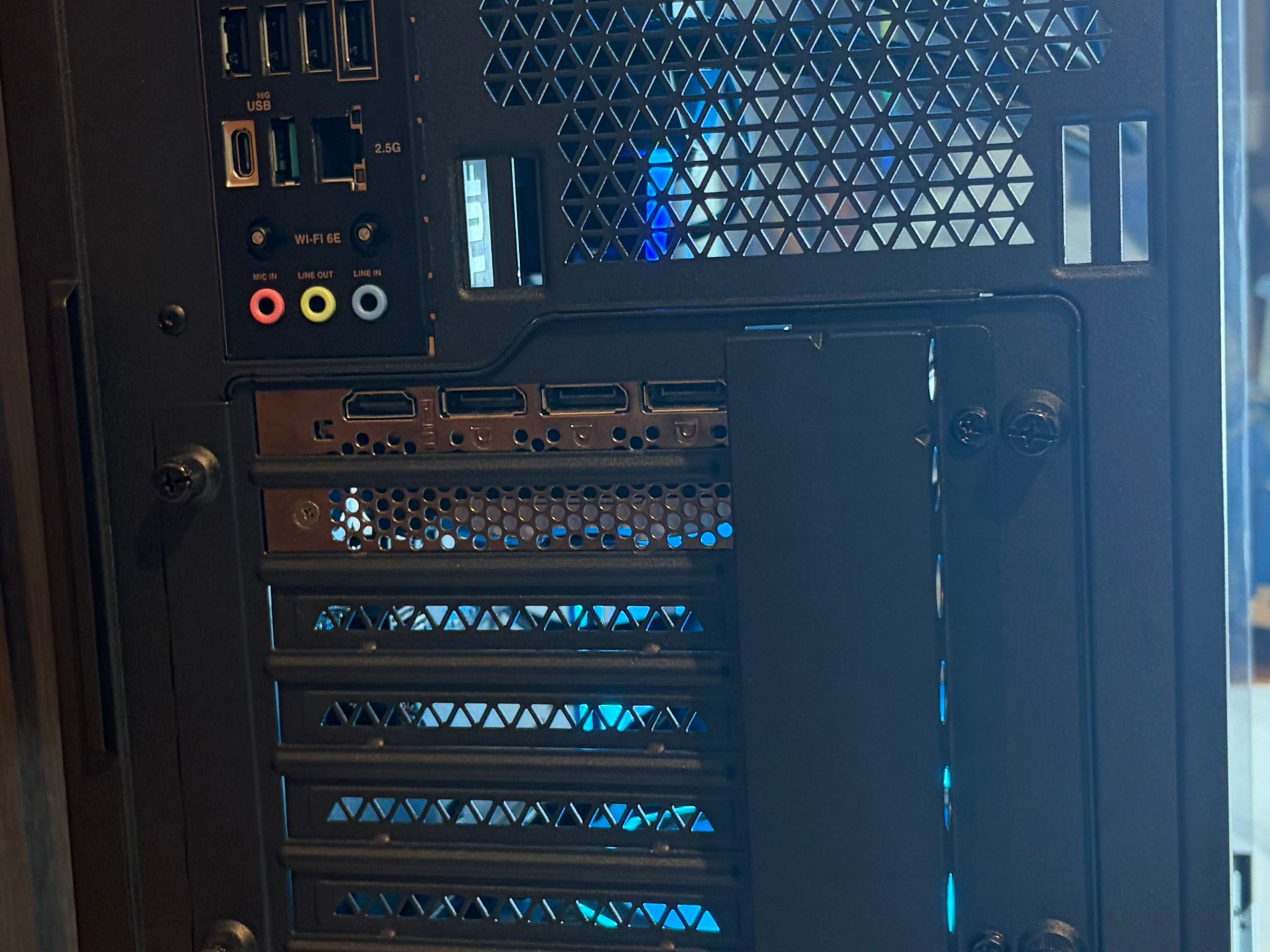 RTX 4070 | RYZEN 5 9600X | 16GB DDR5 | 2TB NVME | 650W | 360MM AIO | Windows 11 pro