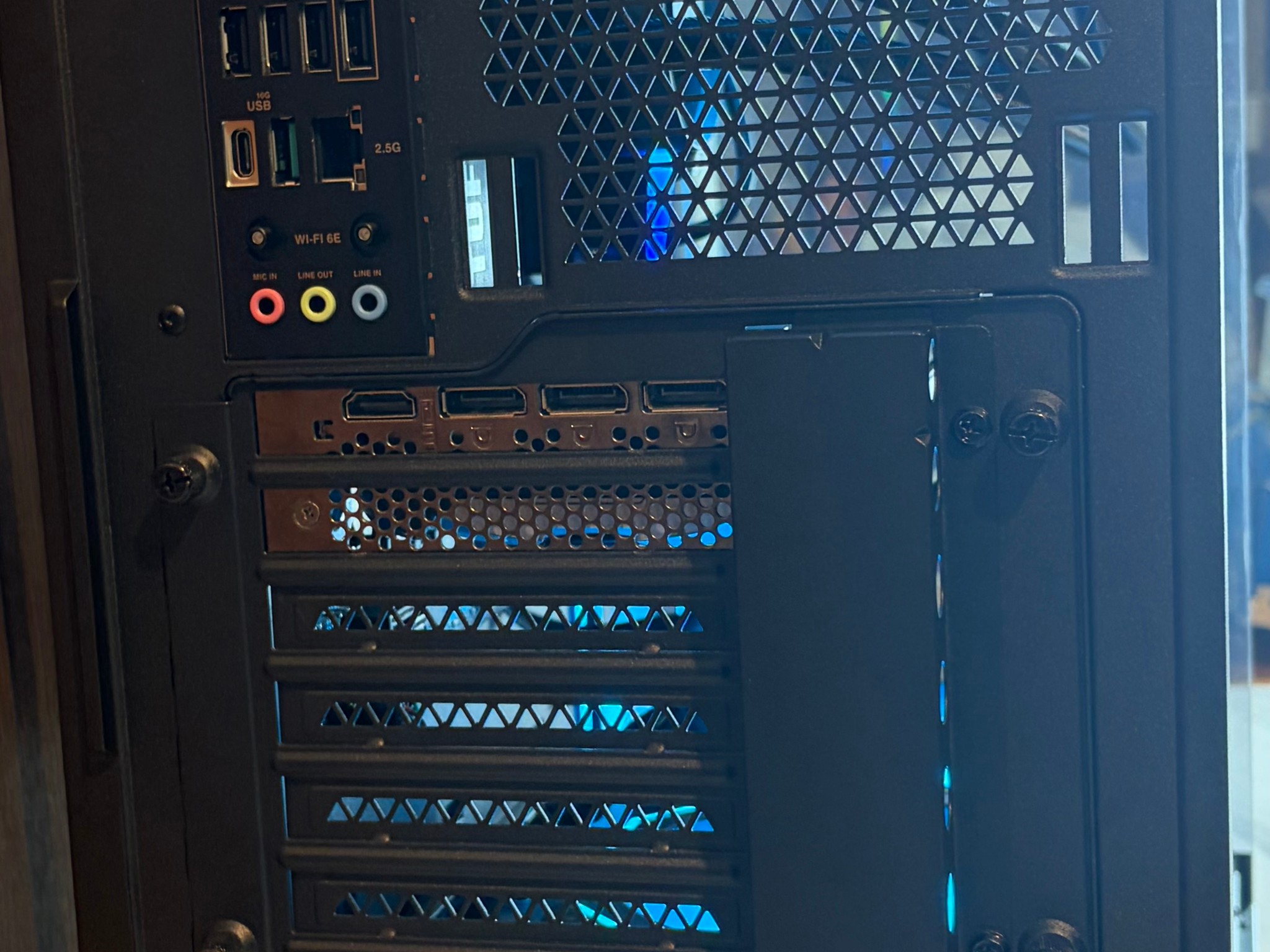 RTX 4070 | RYZEN 5 9600X | 16GB DDR5 | 2TB NVME | 650W | 360MM AIO | Windows 11 pro