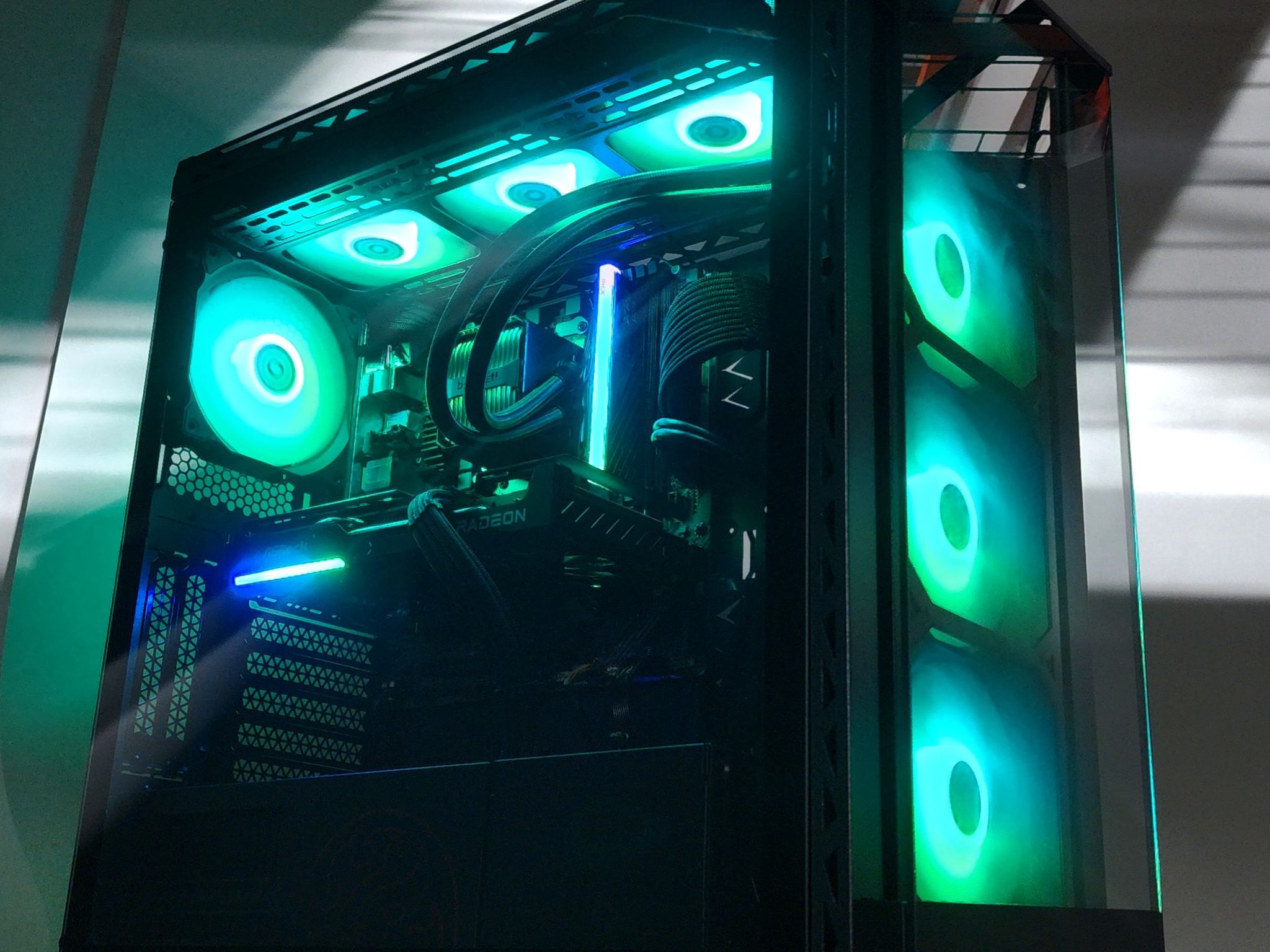 Gaming PC Ryzen 7 7800X3D 16GB RAM 2TB SSD RX 9060 8GB Windows 11 Computer