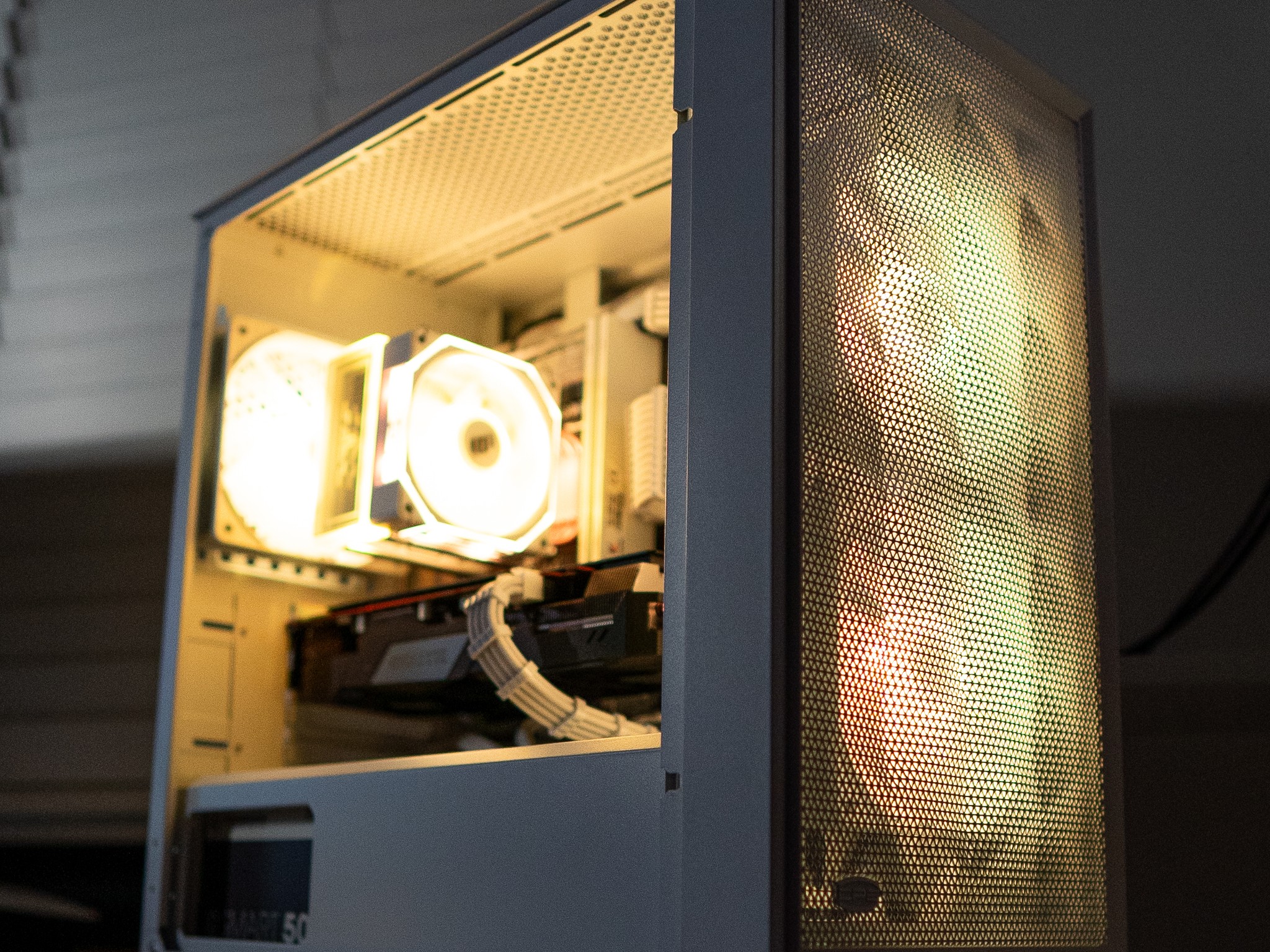 ❄️🌨 | RX 5600XT | INTEL XEON E5-2630 V4 | 16GB DDR4 RAM | 256GB NVME + 2TB HDD | Arctic Freeze 3.0