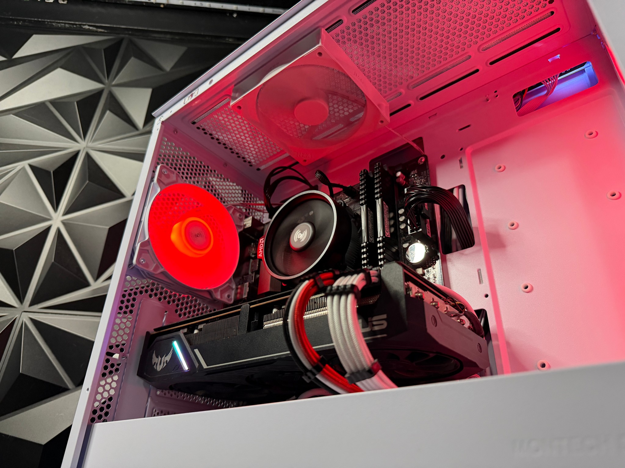 🔴⚡ RED FIBER ⚡🔴 Ryzen 5 5500| RX 5700XT| 16 GB DDR4| 750 GB NVMe| 650W Gold PSU