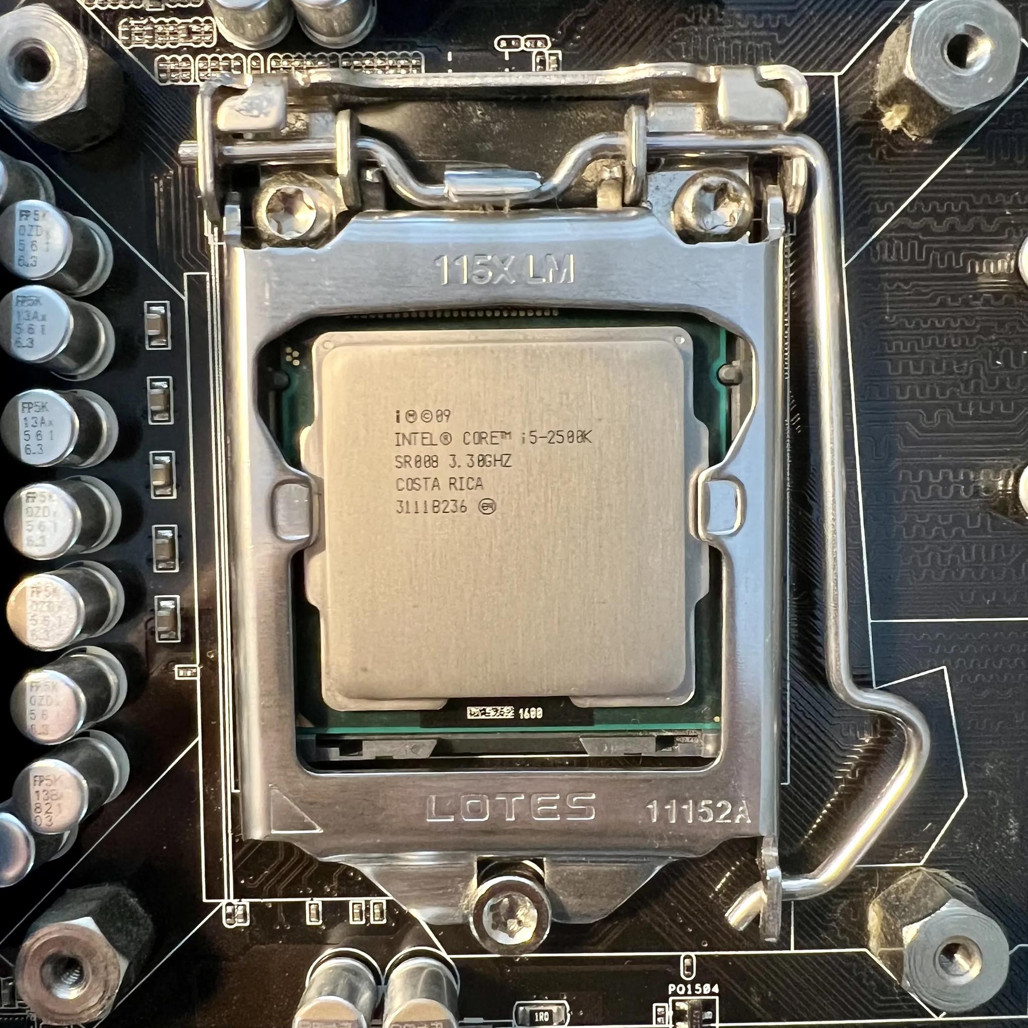 Intel Core i5-2500K - Core i5 3.7GHz LGA 1155, CORSAIR Vengeance 8GB DDR3, ASUS P8P67 PRO MOBO