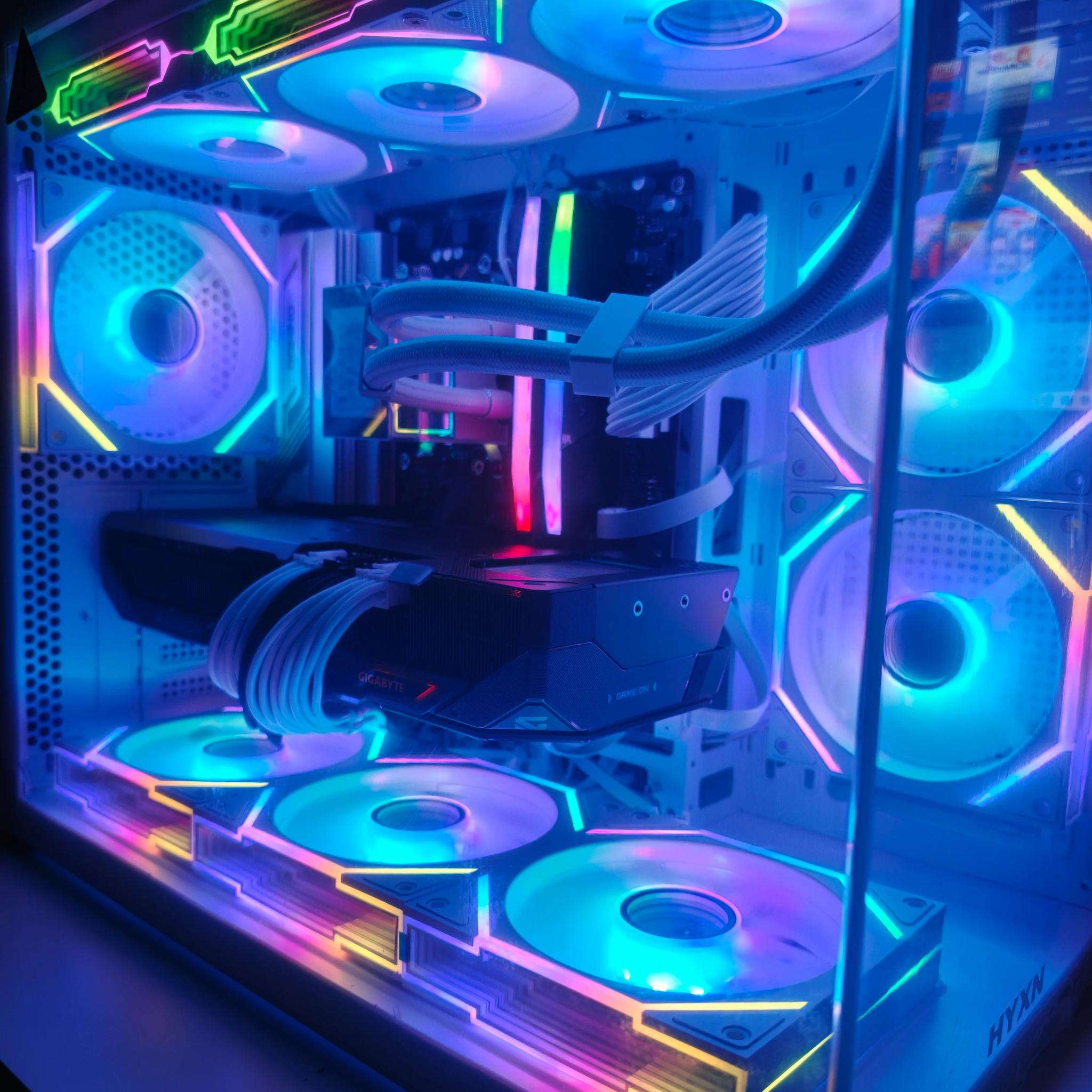 White 4K Gaming/Productivity Custom PC Radeon RX 9070 XT - Ryzen 9 7900X, 32GB RAM Scrren+Mirror Fan