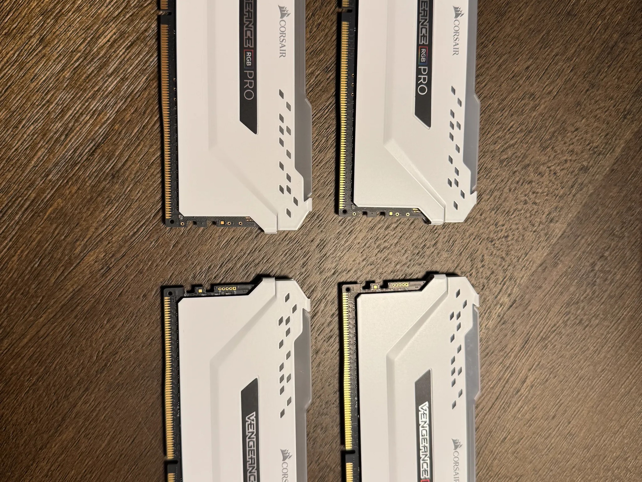 CORSAIR VENGEANCE RGB PRO 32GB (4x8GB) DDR4 3600MHz C18 LED Desktop Memory - White