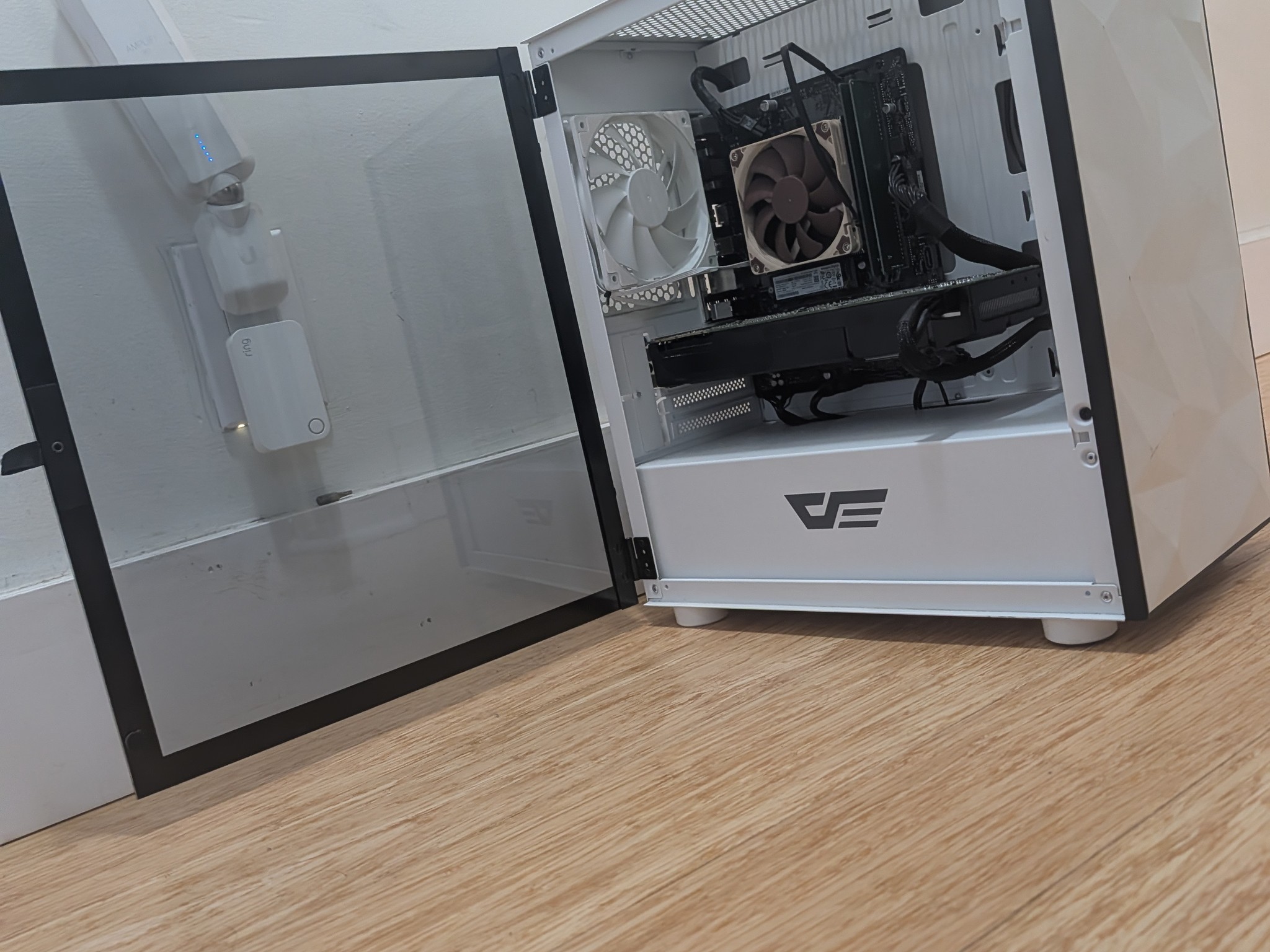 Custom White Gaming PC Build | I7 8700 | GTX 1070 | 16GB | 256GB |