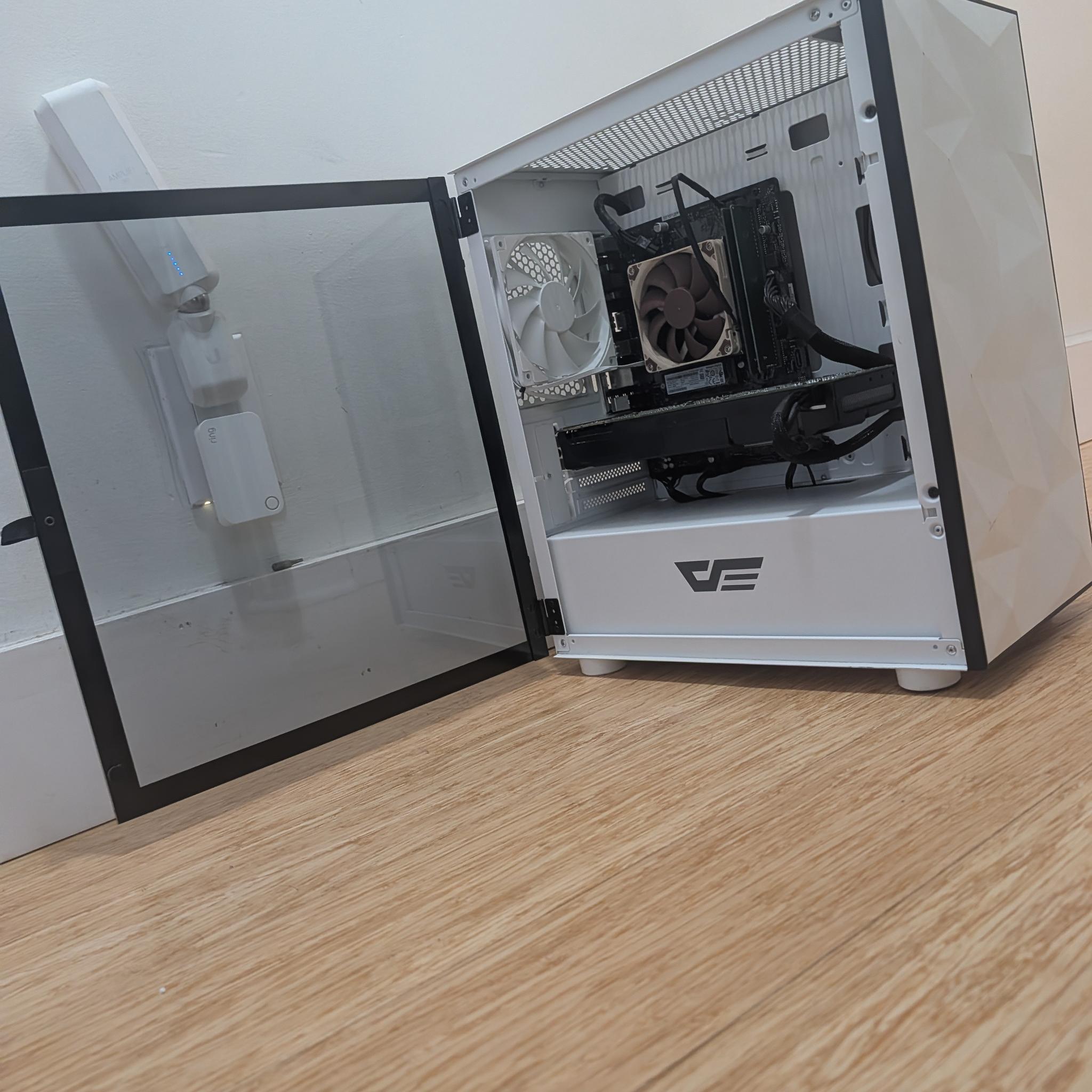 Custom White Gaming PC Build | I7 8700 | GTX 1070 | 16GB | 256GB |