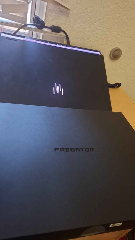 Acer Predator Helios 18 - I9 14900HX - 4090, 2TB SSD - 32 GB DDR5