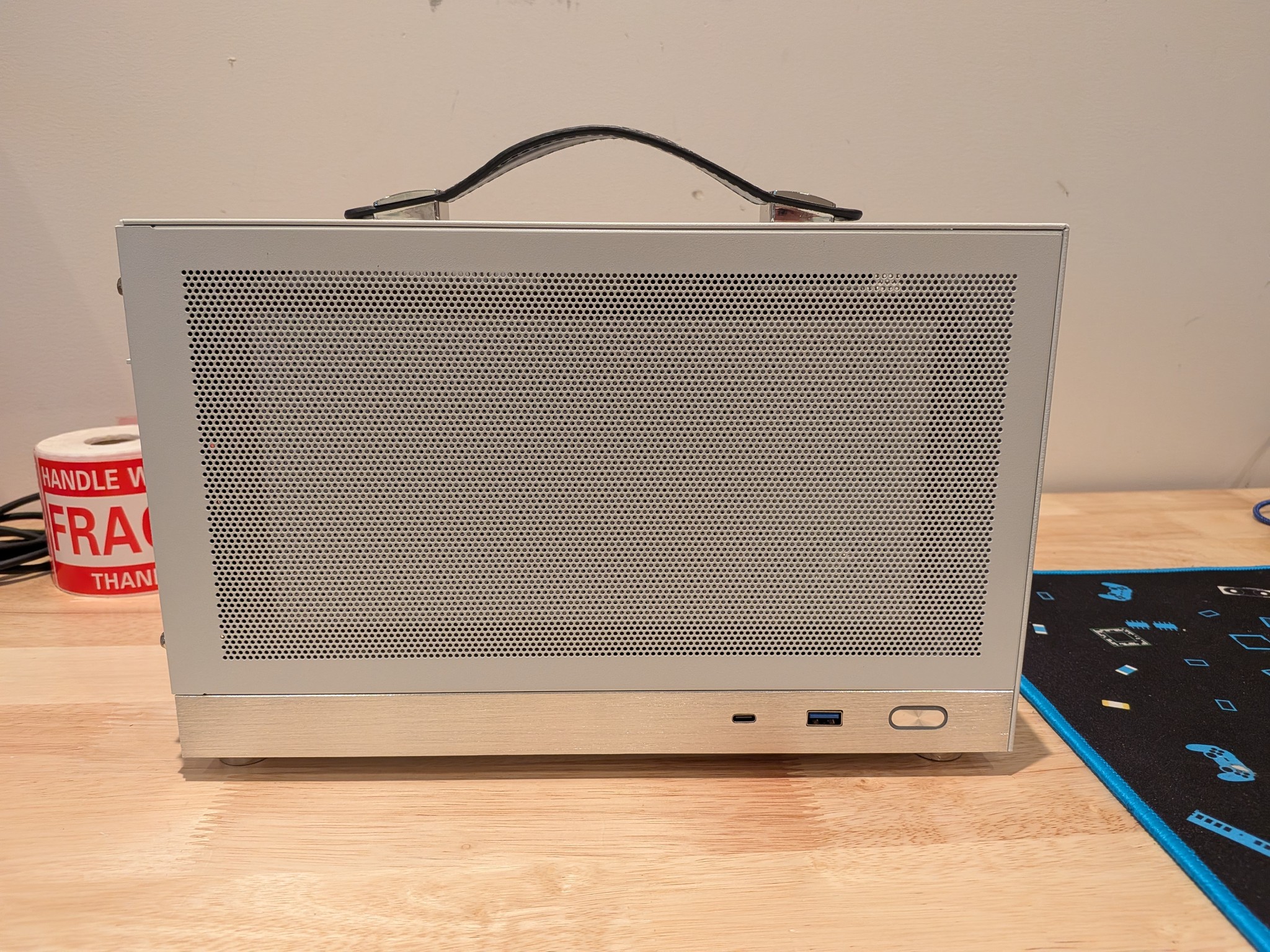 1440p Steam Lunchbox - RX 9060 XT 16 GB, Intel Core Ultra 5 225, 32 GB DDR5 RAM, 1 TB NVMe, SteamOS