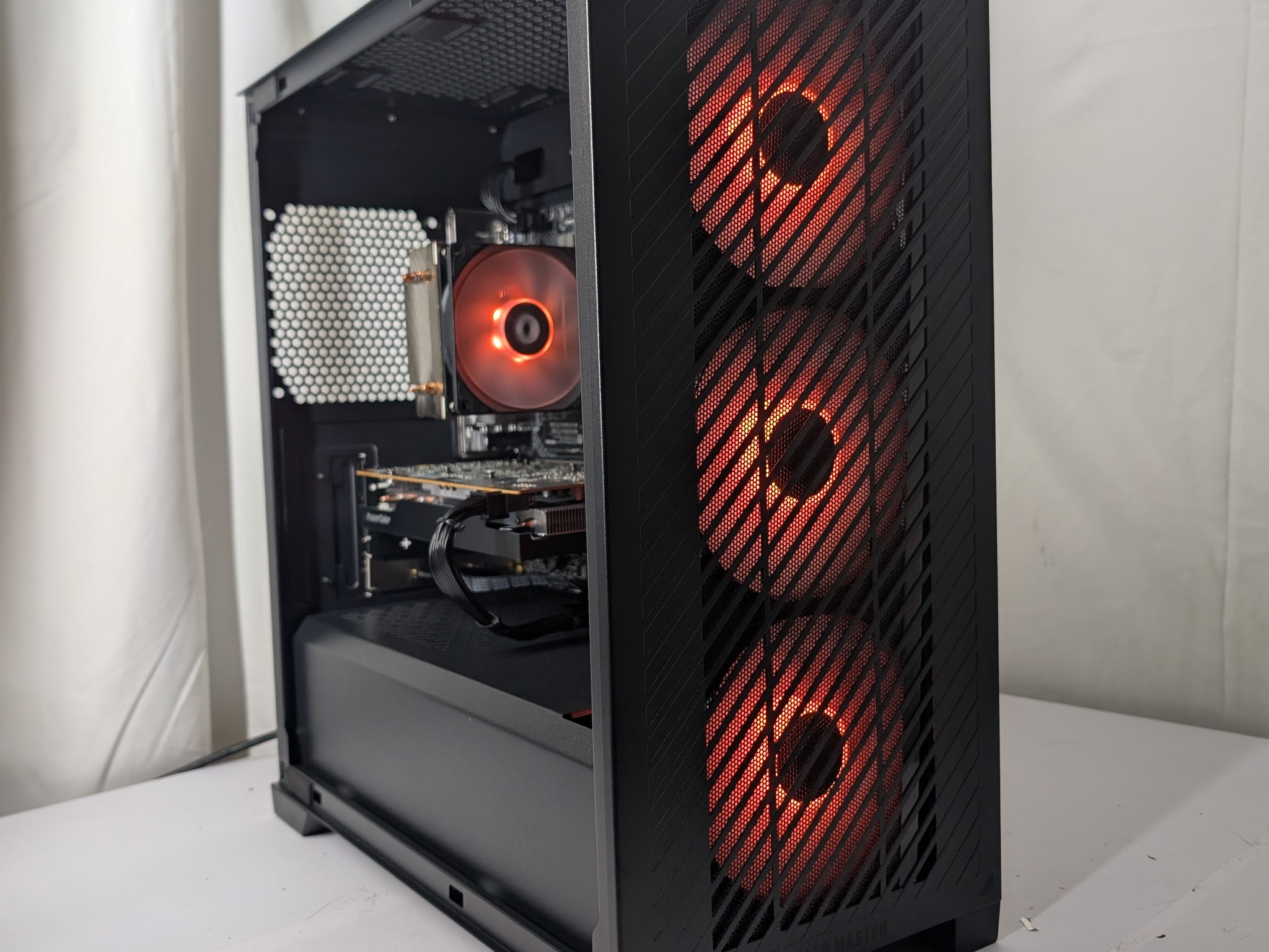 Rx 6600 | i3 12100f | 16GB DDR4 | 1TB NVME