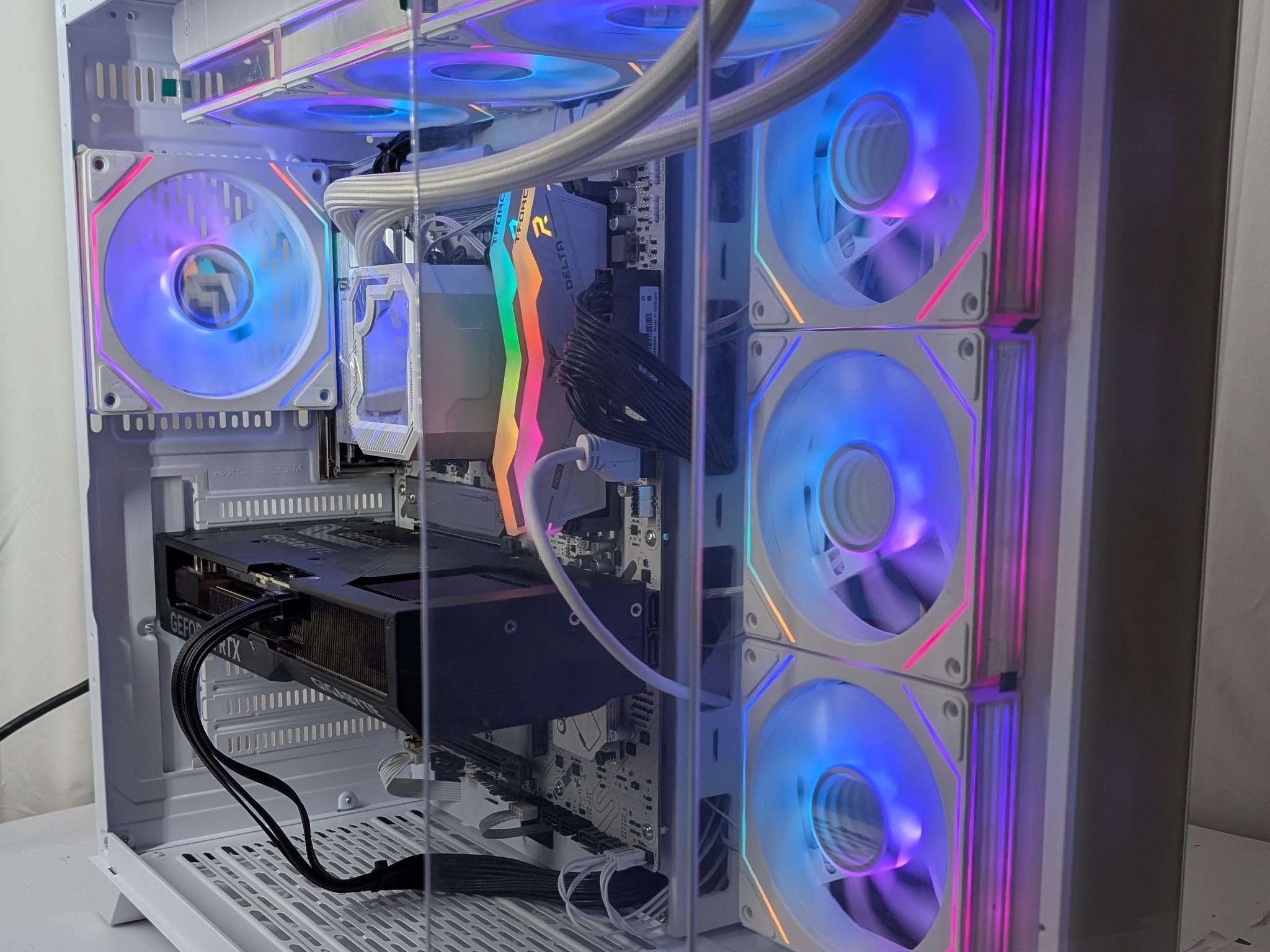 RTX 4070 SUPER | RYZEN 5 7600X | 16GB DDR5 | 1TB NVME | 650W