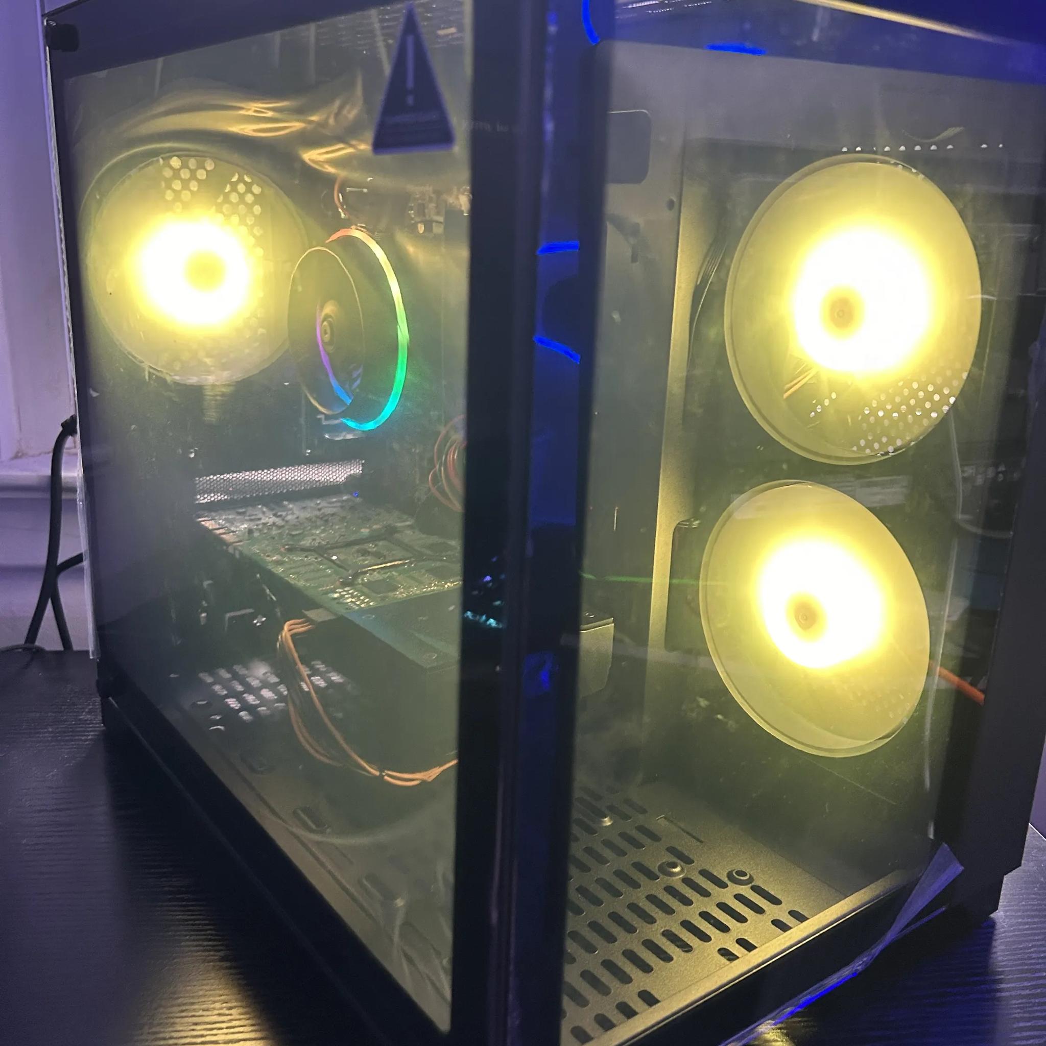 GAMING PC i7 8GB NVIDIA GTX 660 RGB Lighting RGB Fans