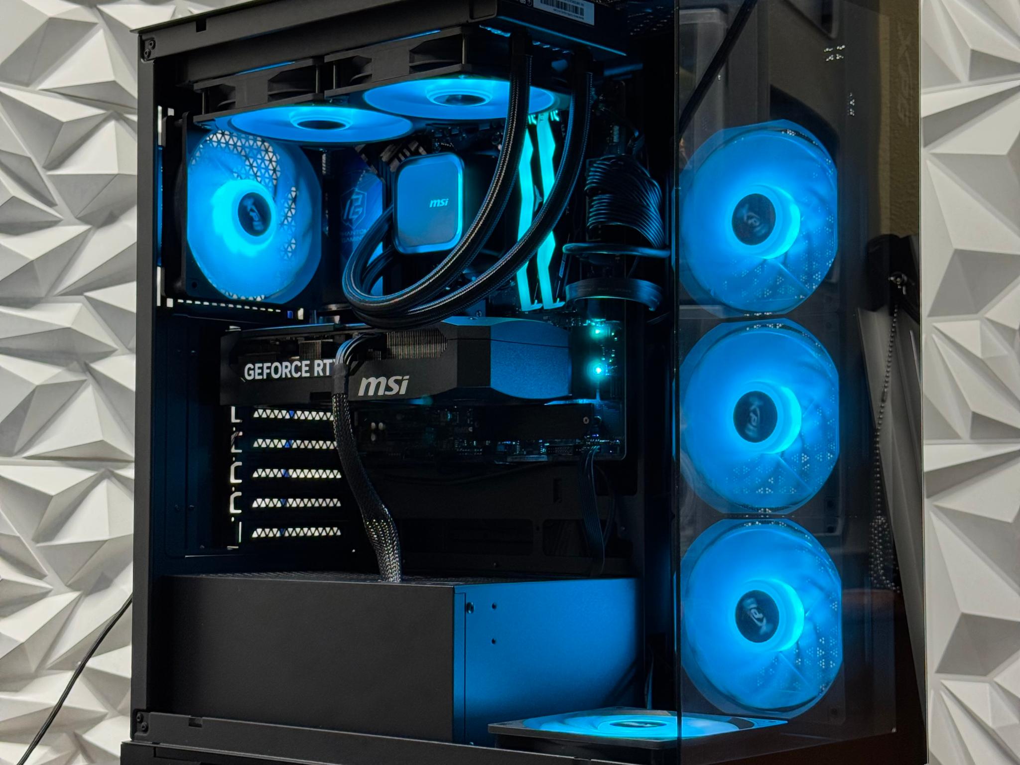 RTX 5070 / 16GB DDR5 / 1TB Samsung 980 Pro / Ryzen 5 9600x / 750w psu / liquid