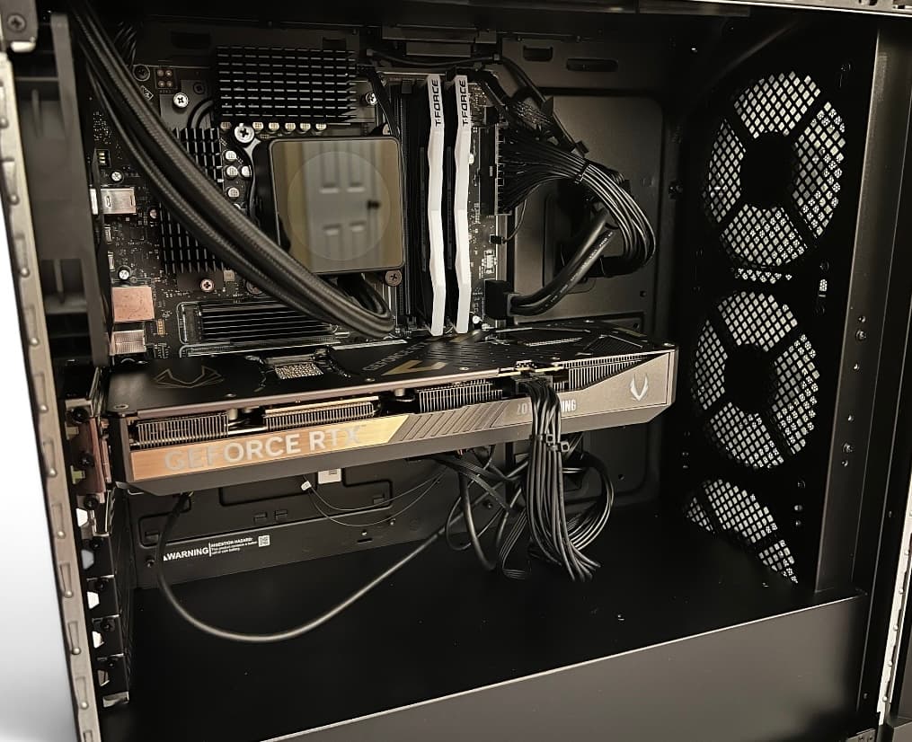 HP OMEN MAX 45L | Ultra 9 285K | RTX 5070 Ti | 32GB DDR5