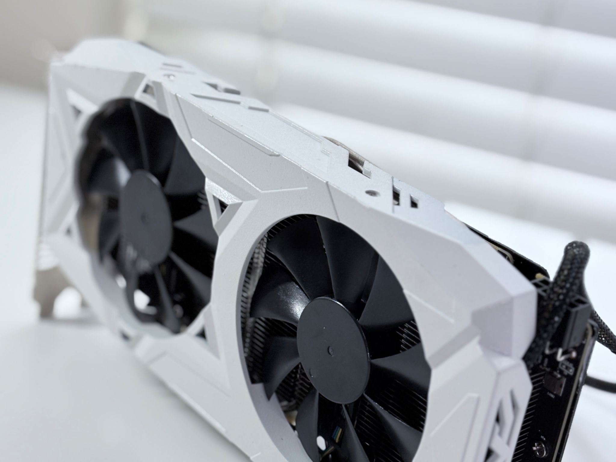 PRICE DROP! White Out PowerColor Rx 590 8gb Red Dragon Modded