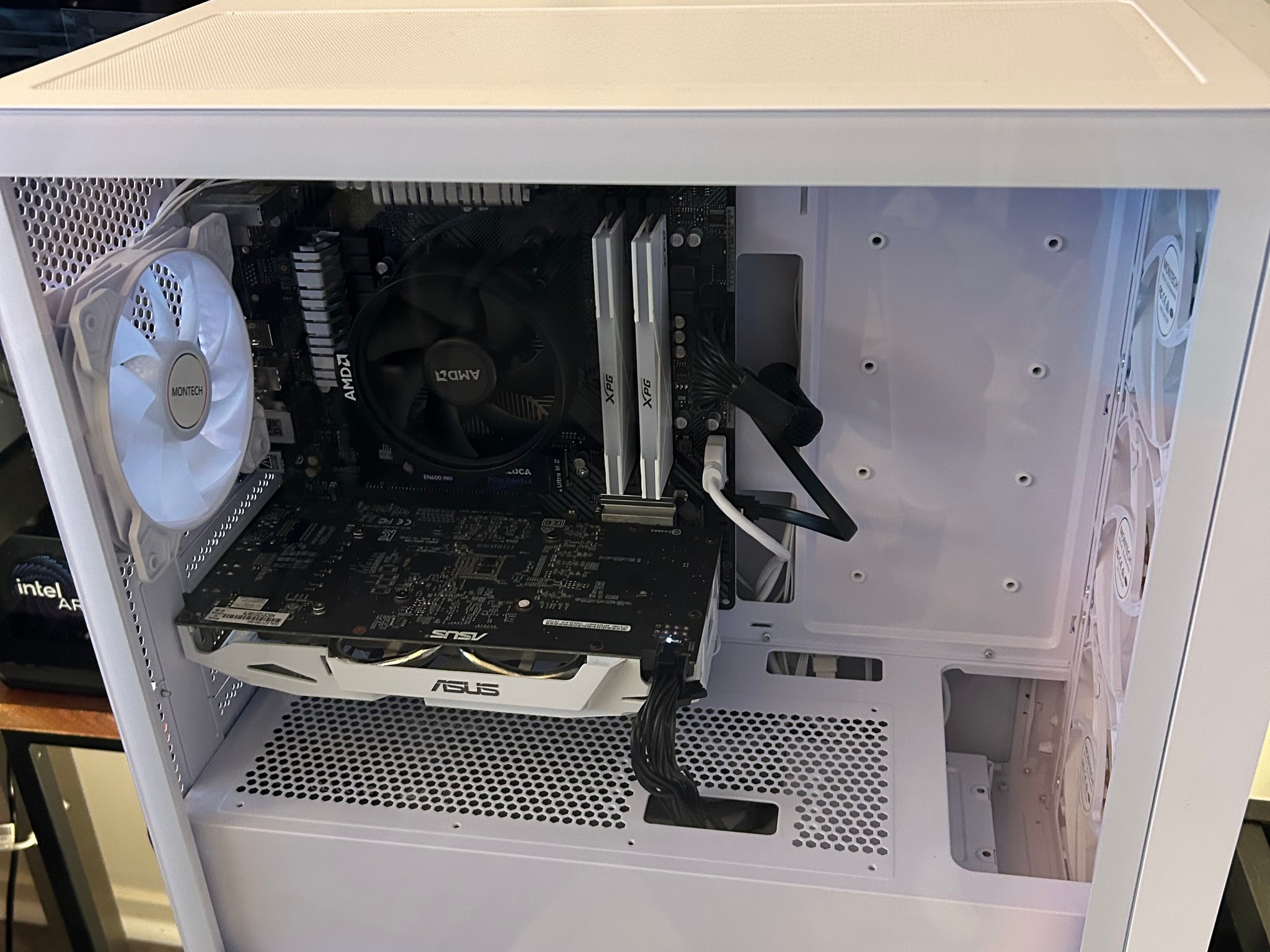 White Gaming PC GTX 1060 6GB w/16GB DDR4 3200MT/s XPG RGB RAM - 512 GB NVMe SSD + 120GB SATA 3 SSD