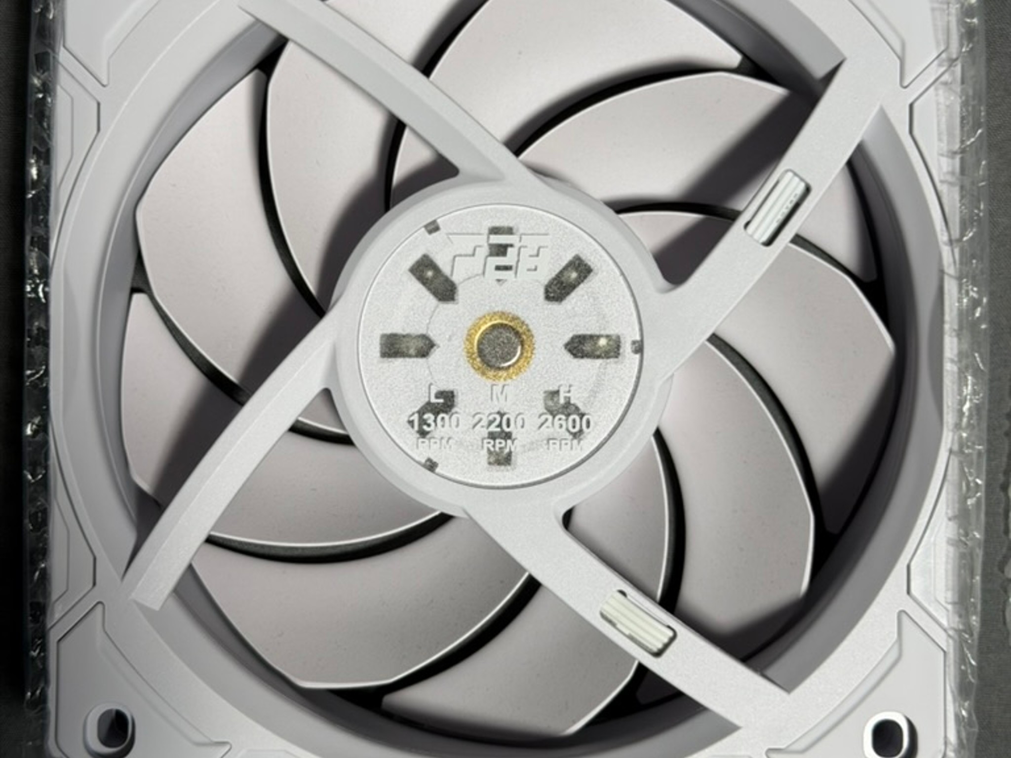 UNI FAN Lian Li P28 Single Pack - White (UF-P28120-1W) Gently Used