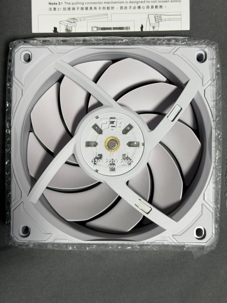 UNI FAN Lian Li P28 Single Pack - White (UF-P28120-1W) Gently Used