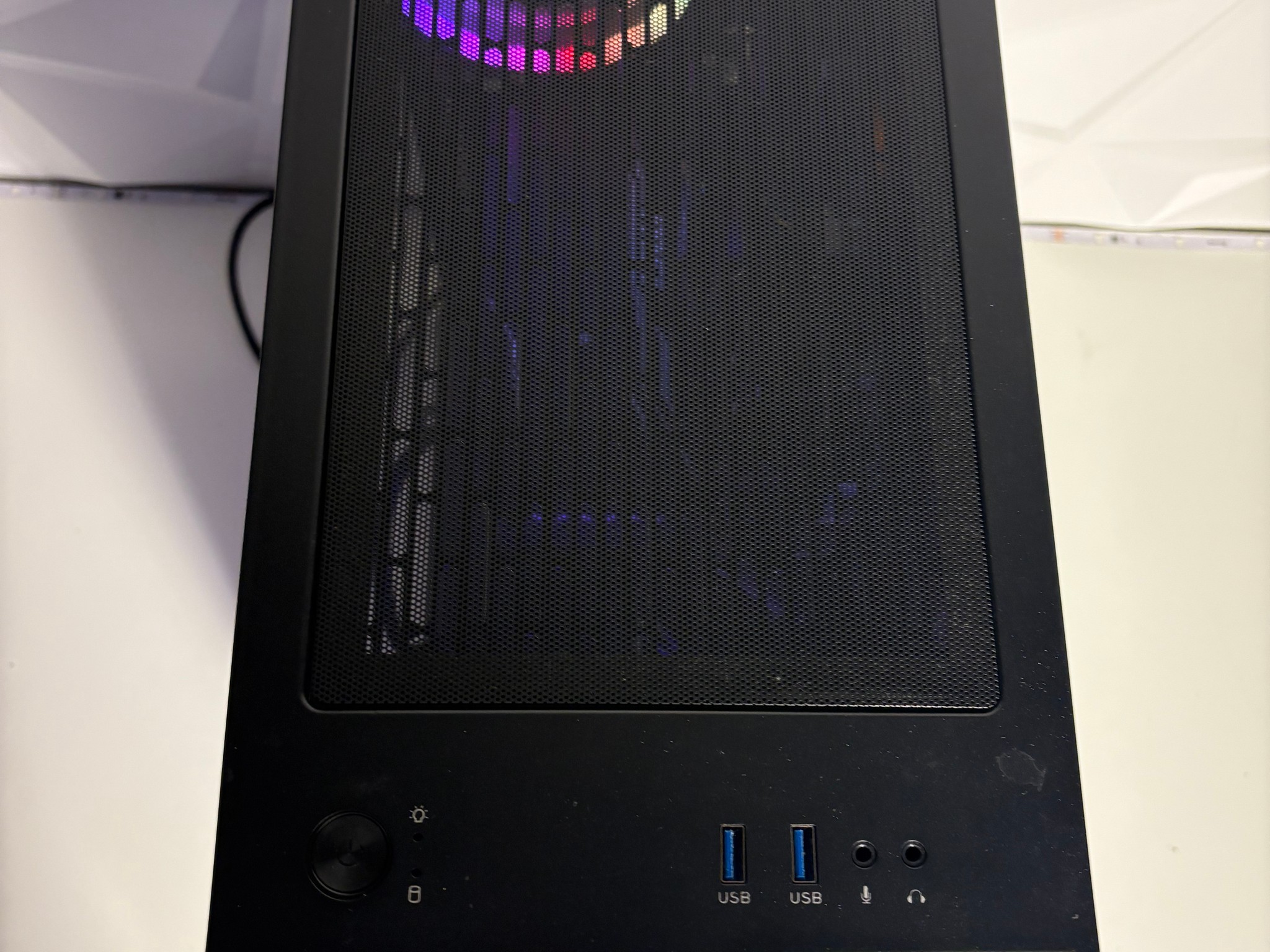 //RGB Gaming PC// - Intel Core i5 9400, GTX 1660 Ti, 16GB Ram, 512GB SSD