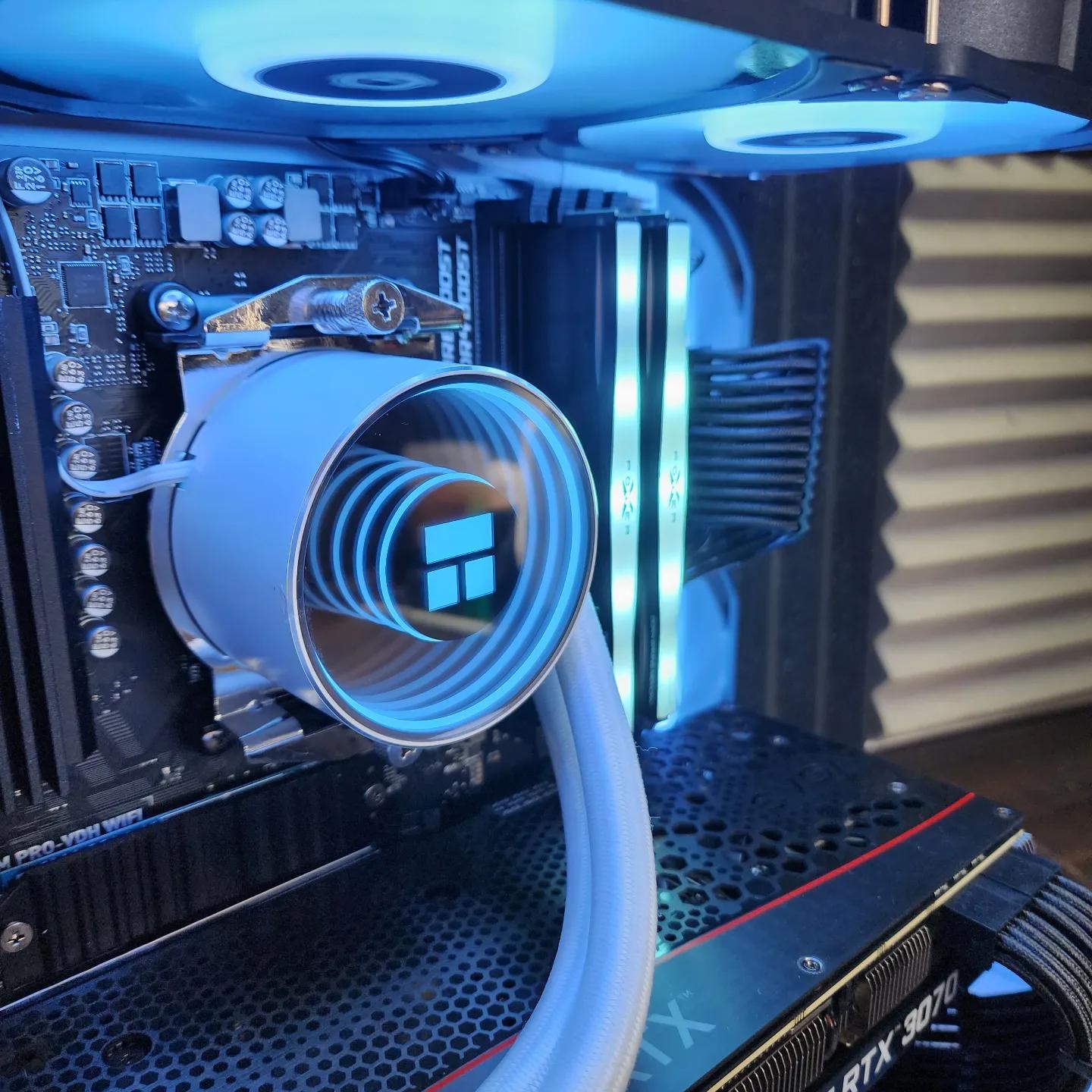 💙🤍💙EVGA RTX 3070 XC3 // AMD Ryzen 7 5700G // Zenith RGB 16GB 3200MHz // MSI M371 1TB NVMe SSD