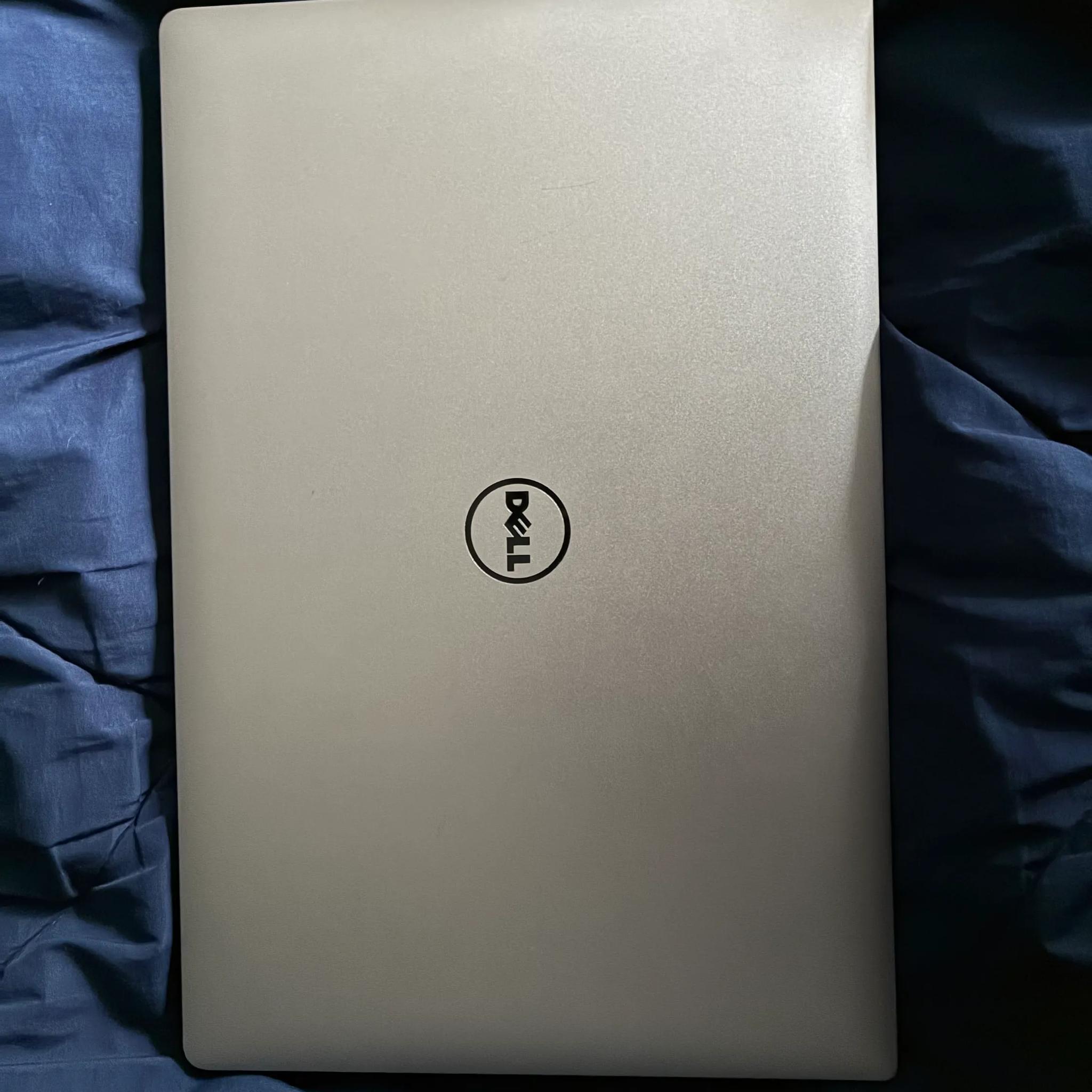 Dell Precision 5520- Battery needs replacement. Intel Xeon E3-1505M, Nvidia Quadro M1200.