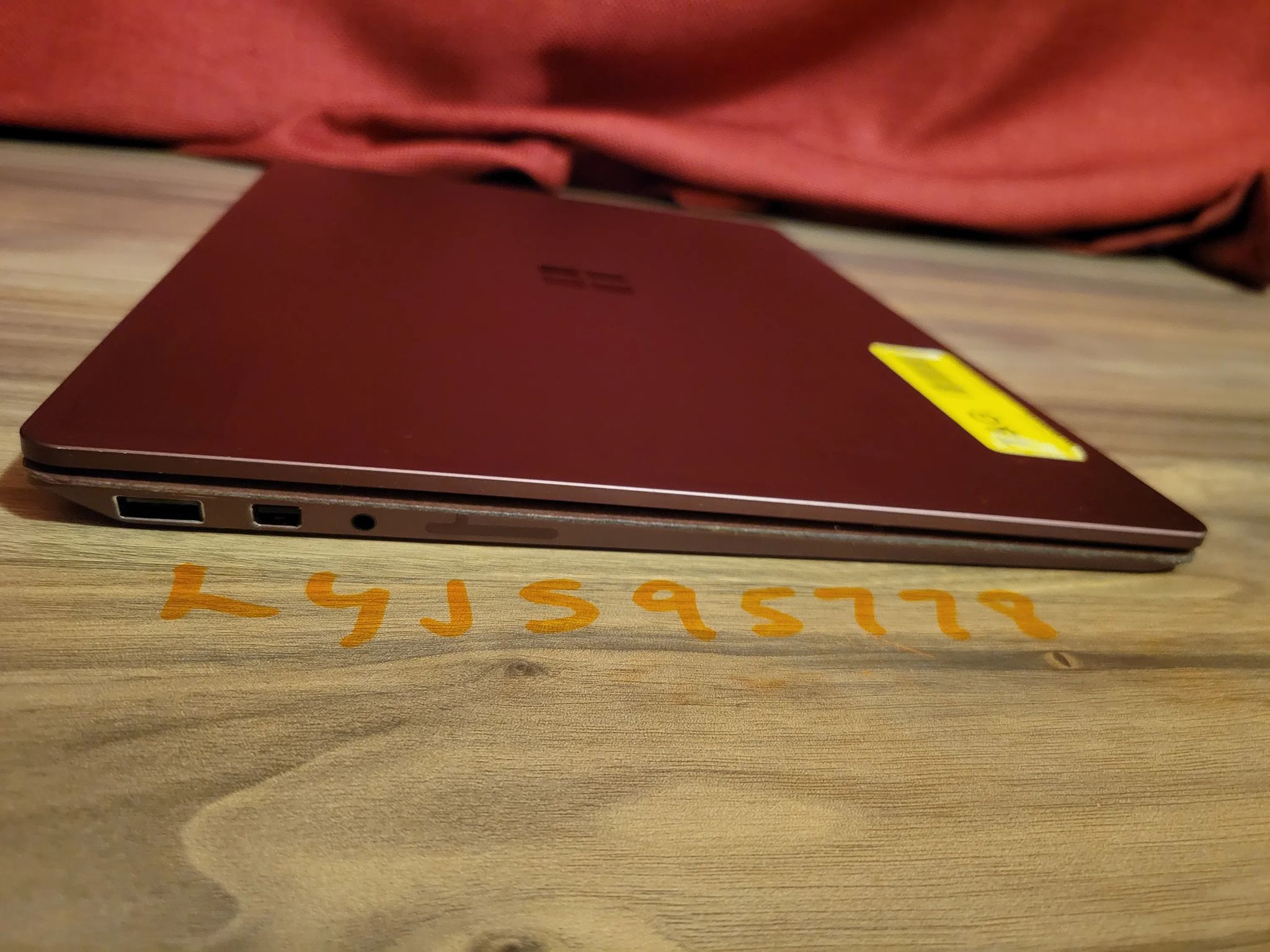 Microsoft Surface Laptop 2 - intel i7 - 256gb ssd - 13.5" 2k Touch Screen
