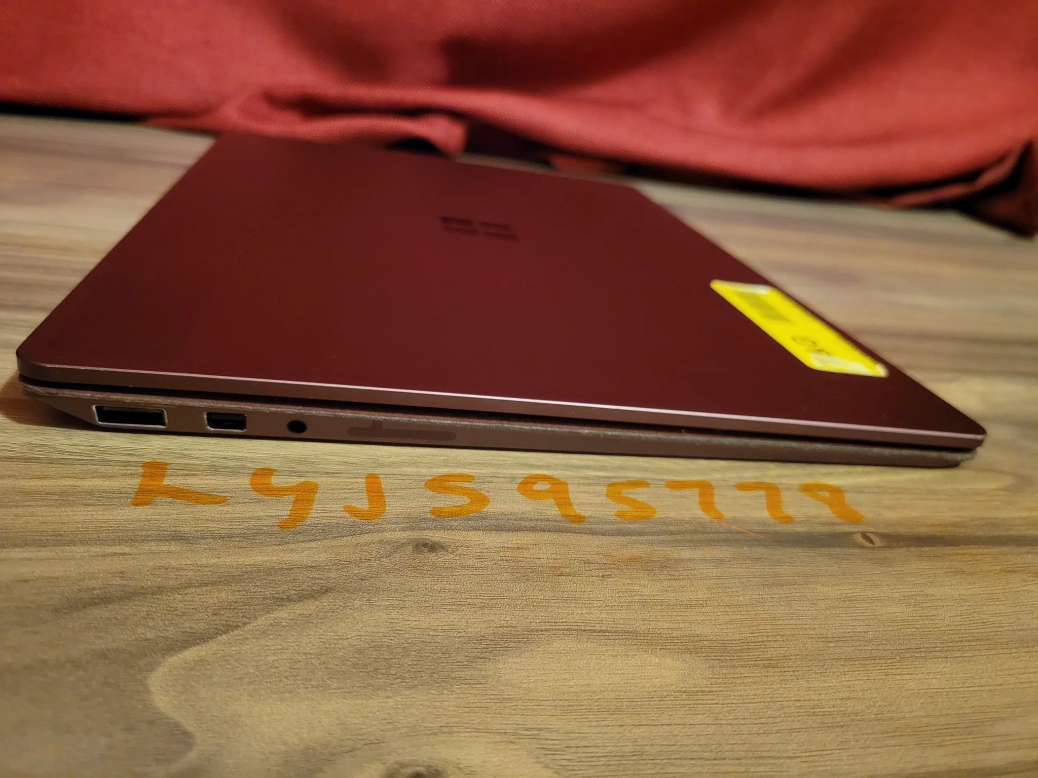 Microsoft Surface Laptop 2 - intel i7 - 256gb ssd - 13.5" 2k Touch Screen