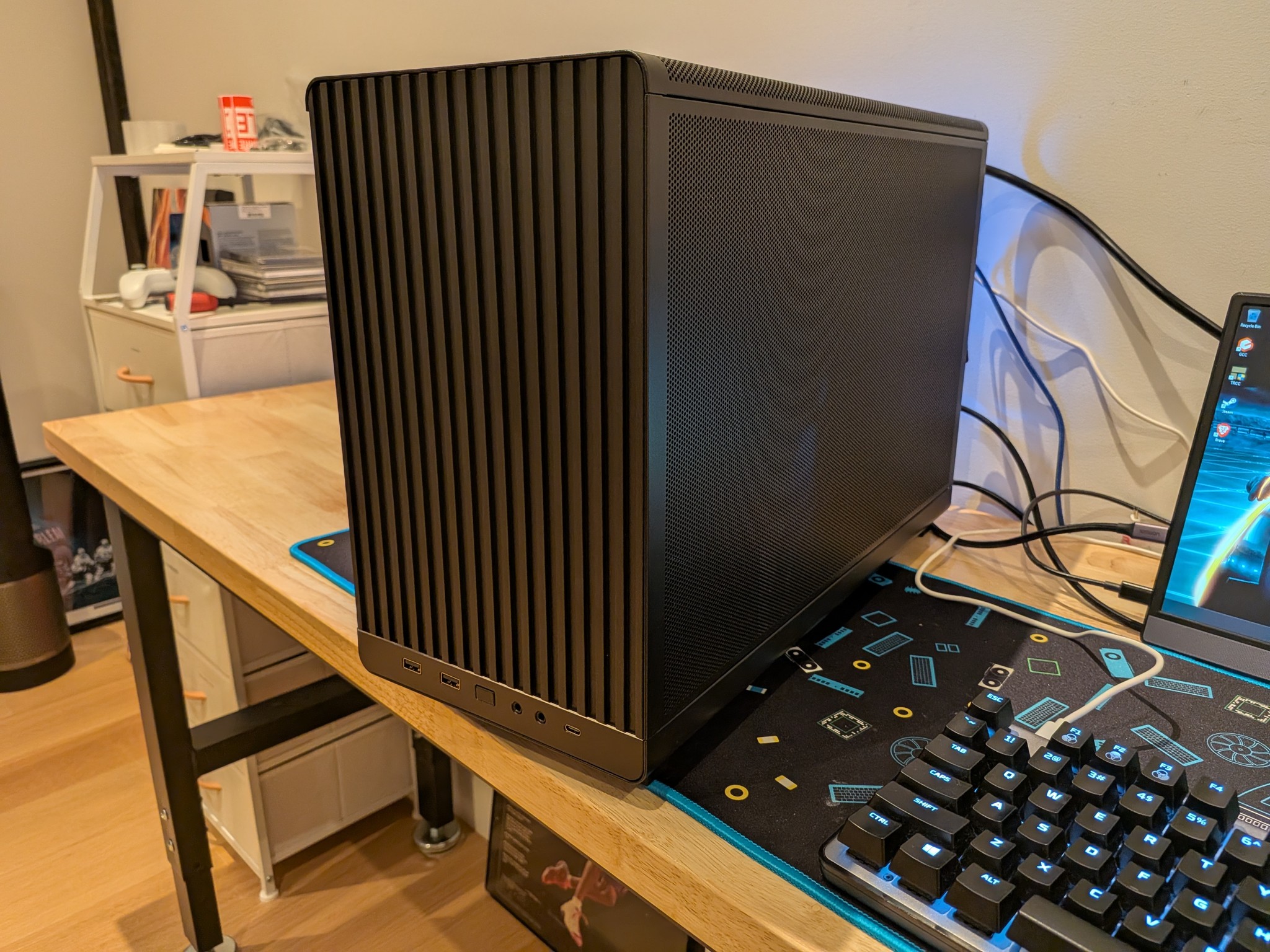 4K Lightcycle - RX 9070, Ryzen 5 7600X3D, 32 GB DDR5 RAM, 1 TB Gen 4 NVME, RGB, Liquid Cooled