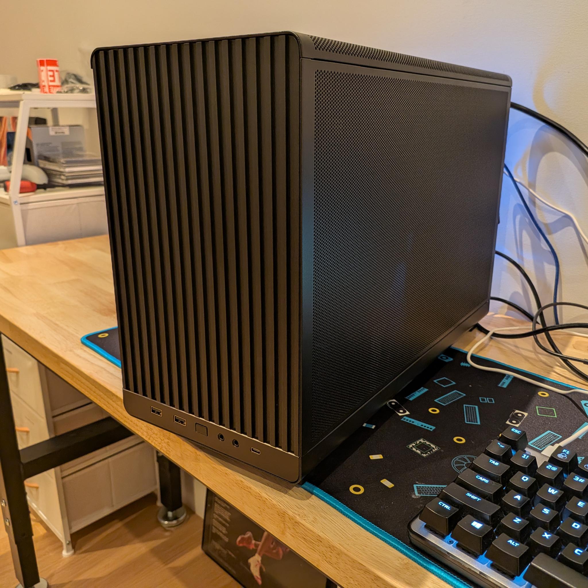4K Lightcycle - RX 9070, Ryzen 5 7600X3D, 32 GB DDR5 RAM, 1 TB Gen 4 NVME, RGB, Liquid Cooled