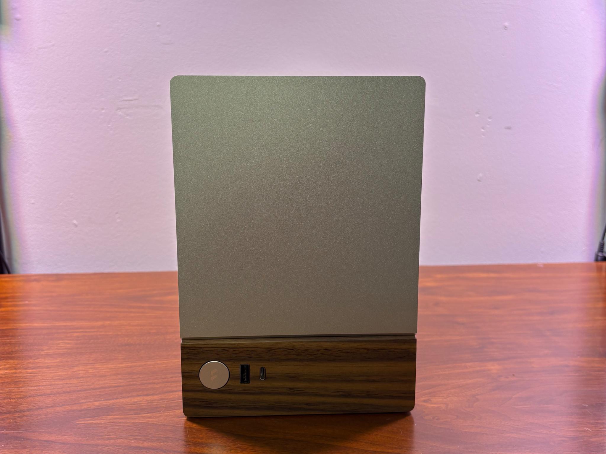 RTX 5080 FE | Ryzen 7 7800X3D | 32GB DDR5 | 2TB SSD | 850W PSU | 1x 120mm Fan | Fractal Terra ITX