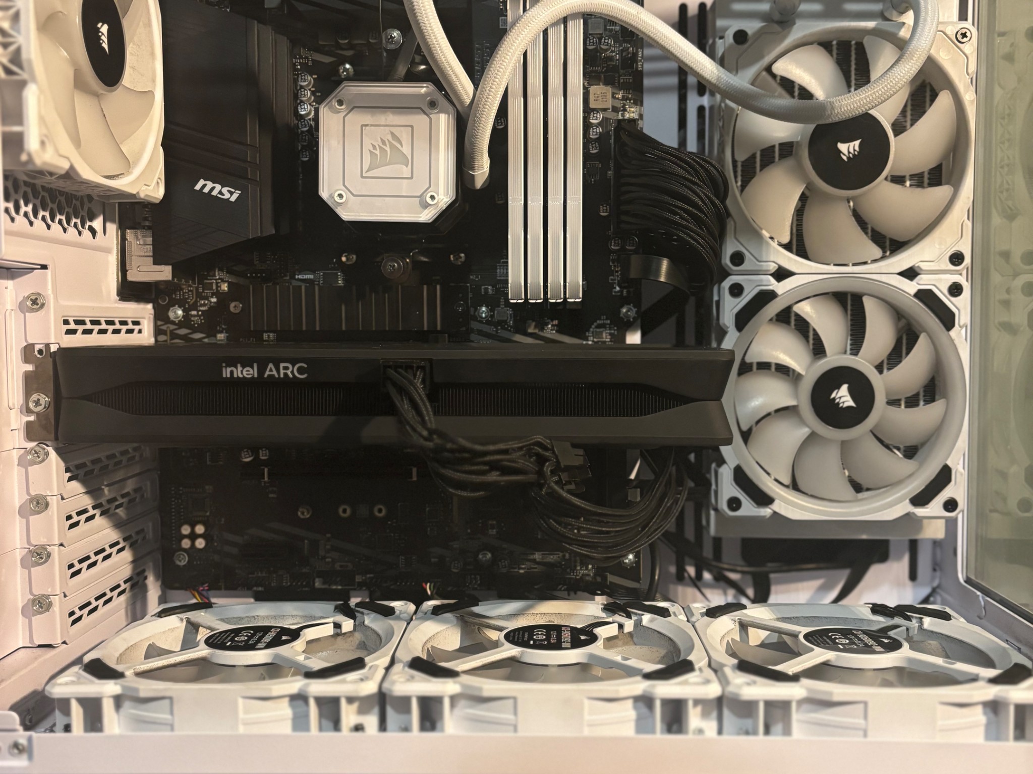 ALL WHITE | 1080p PC | B580 | R7 3700x | 32gb RAM | 2tb Storage
