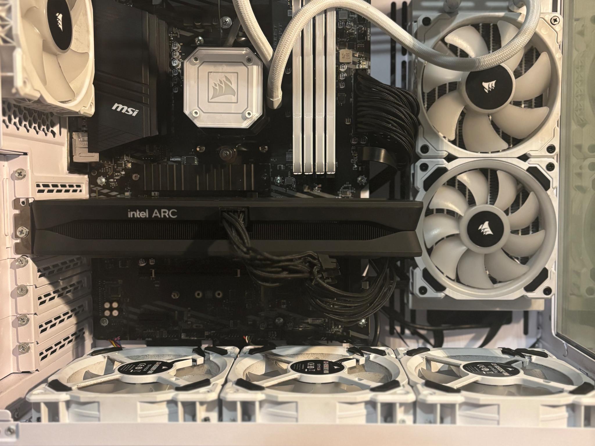 ALL WHITE | 1080p PC | B580 | R7 3700x | 32gb RAM | 2tb Storage
