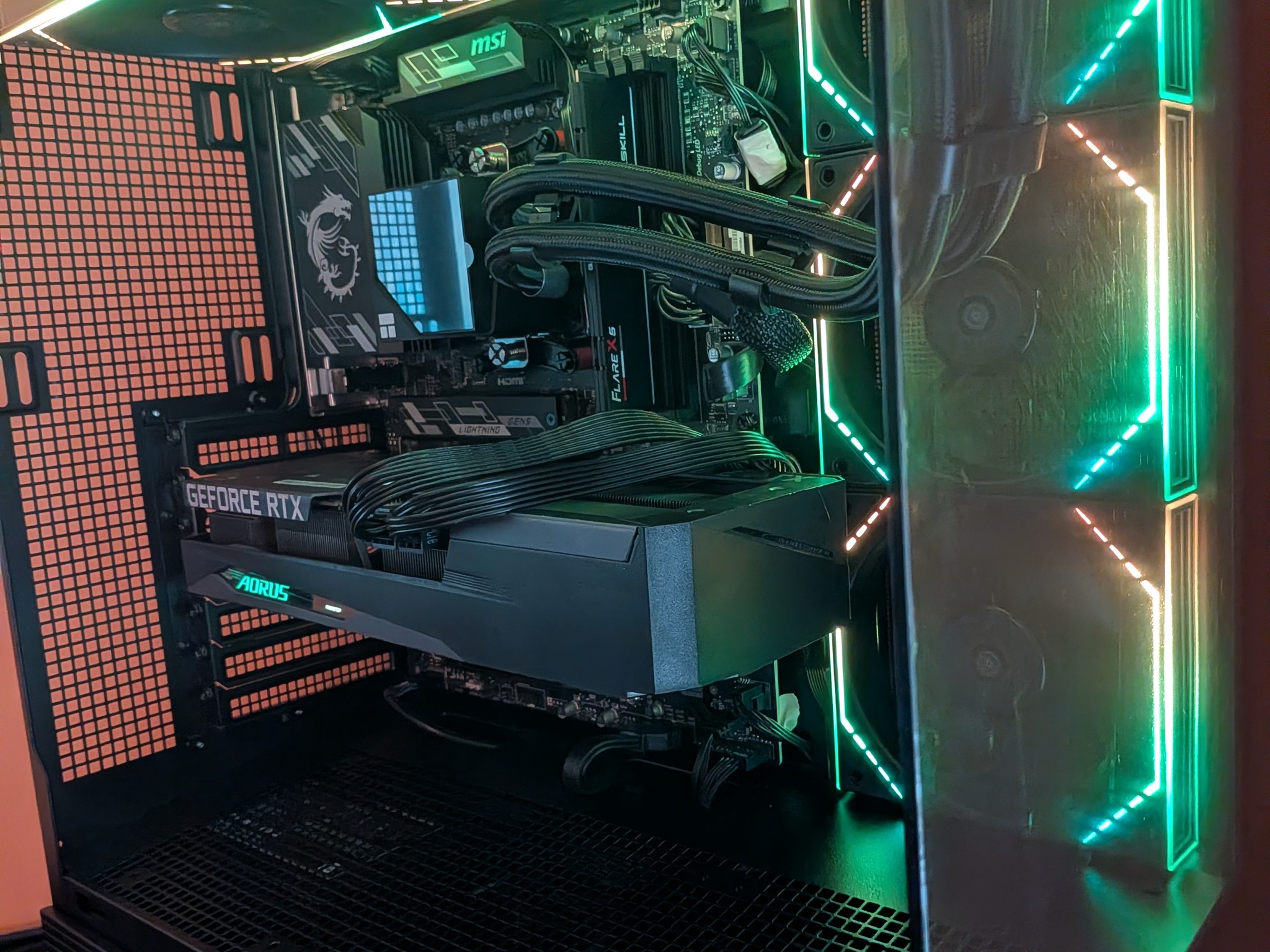 9600X | RTX 3060 12GB | 16GB DDR5 | 1 TB SSD | 650W