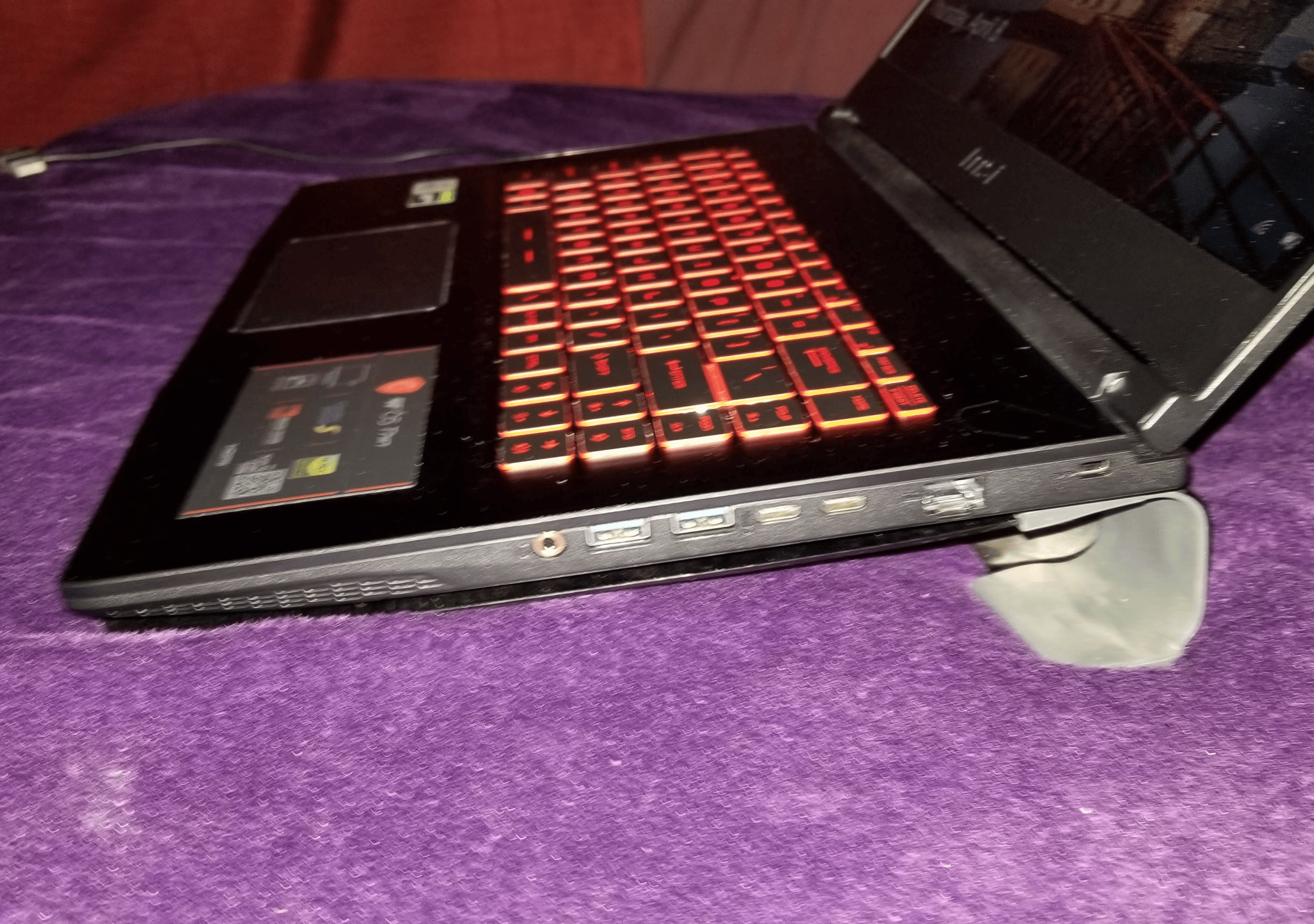 Intel i7 10750h Gtx 1660 TI 8 gb ddr4 it's in good condition  works 100 present 