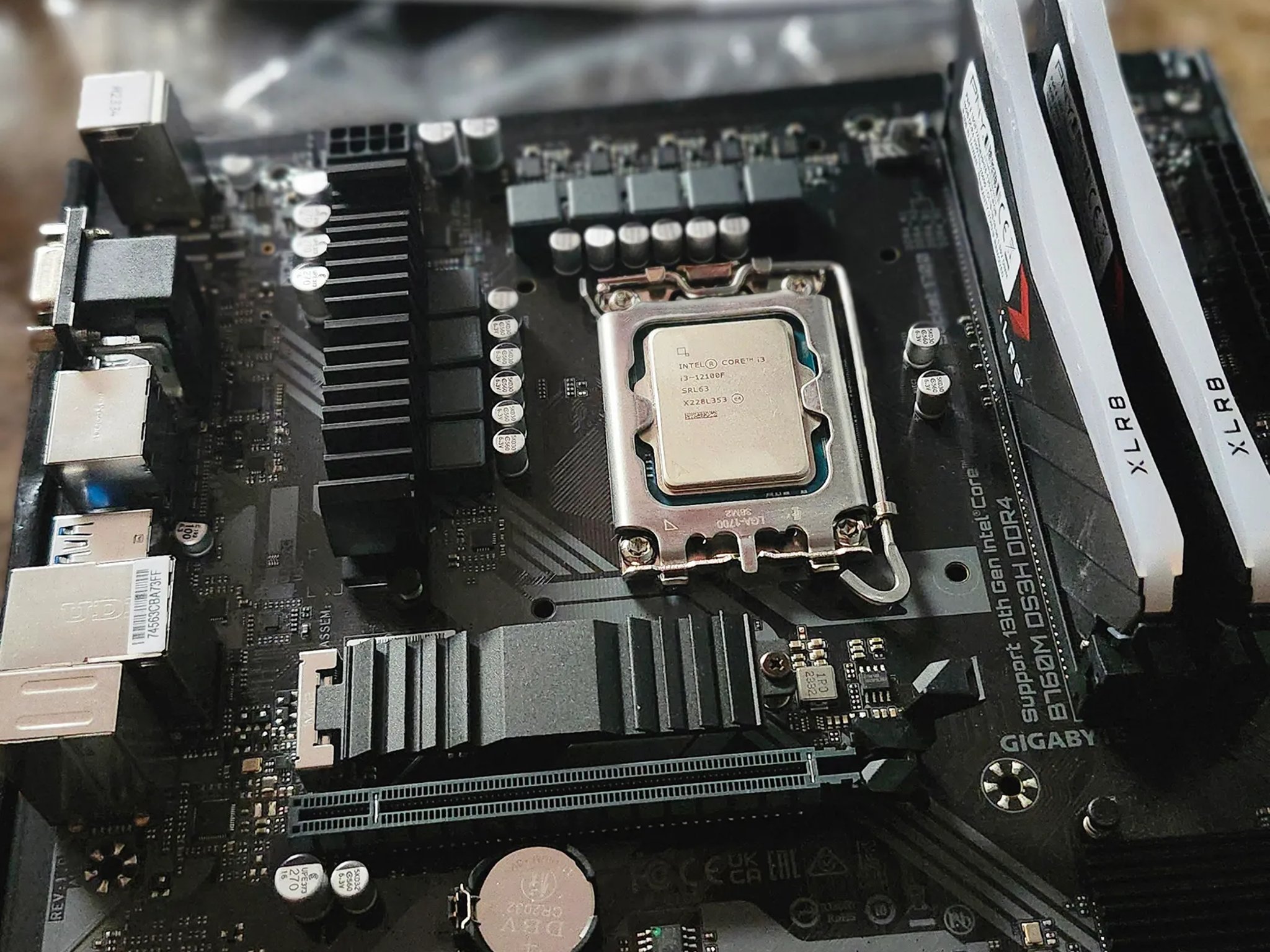 i3 12100F+B760M DS3H+PNY 2x16GB XLR8 RGB (CPU+Motherboard+Ram Combo)