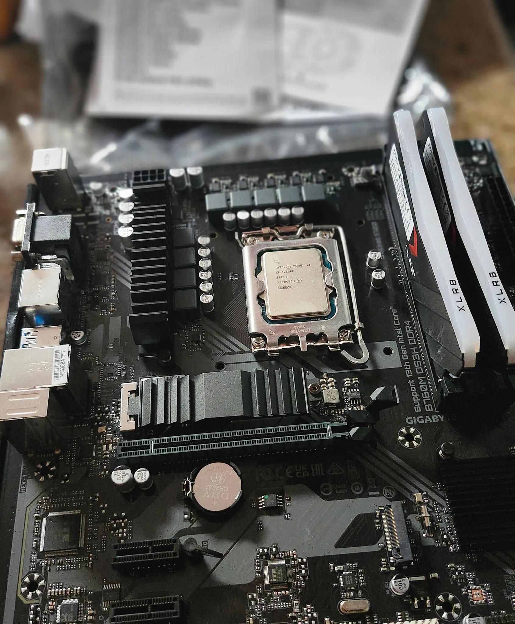 i3 12100F+B760M DS3H+PNY 2x16GB XLR8 RGB (CPU+Motherboard+Ram Combo)