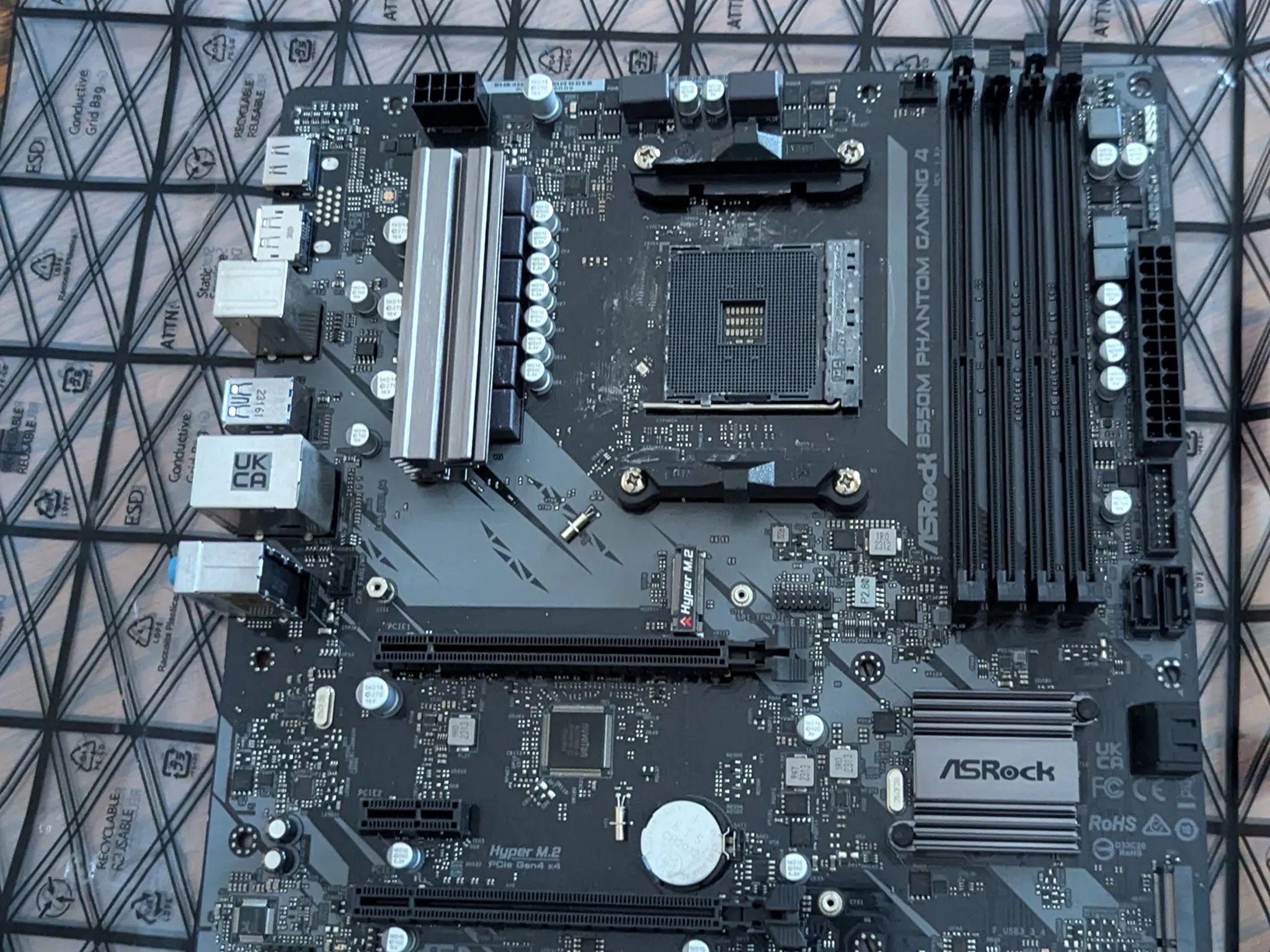 ASRock B550M Phantom Gaming 4