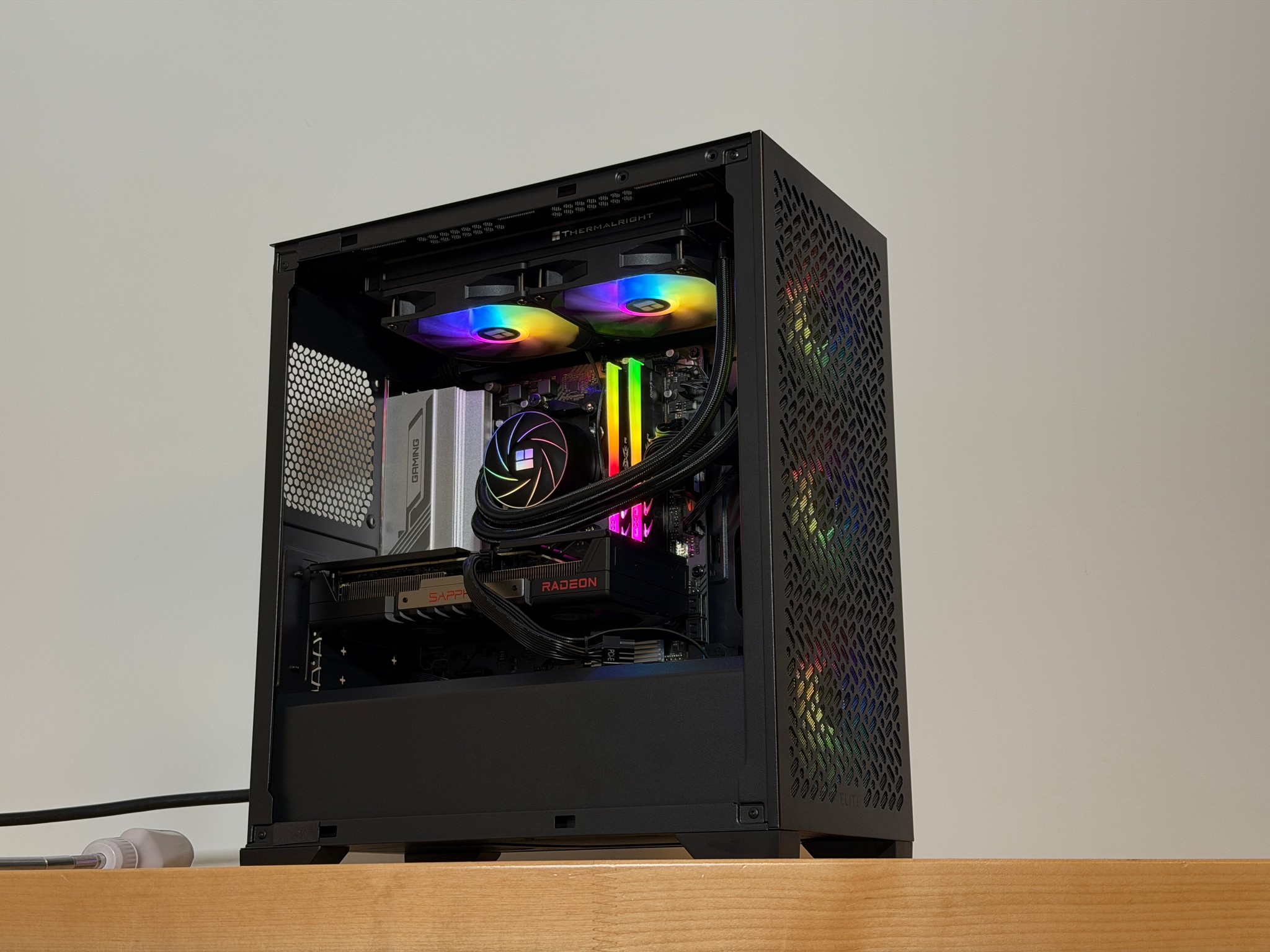 RX 9060XT Ryzen 7 7700x Gaming PC