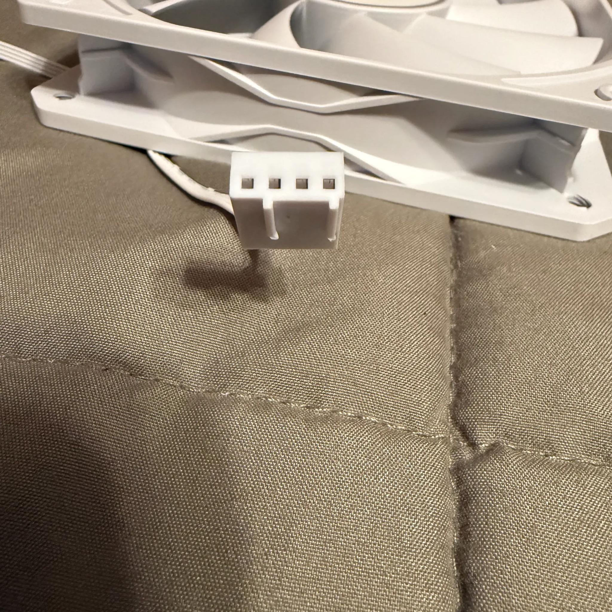 4 White Antec 120mm PWM case fans & ARGB/PWM hub
