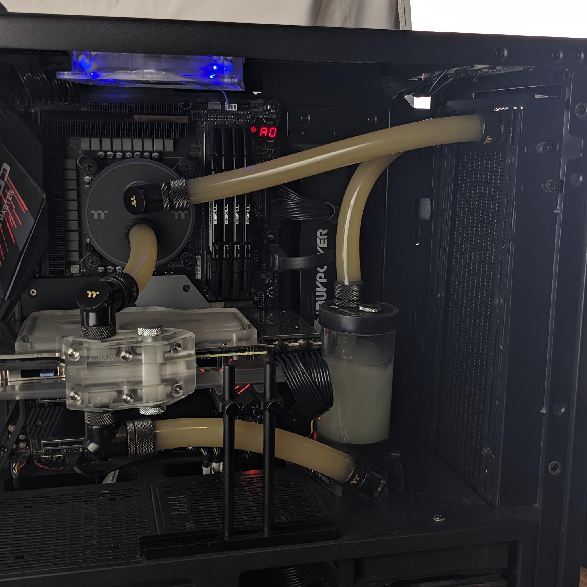 RTX 3090, Custom Watercooled, 11700K, 32GB DDR4 3200, 2TB 3x4 NVMe