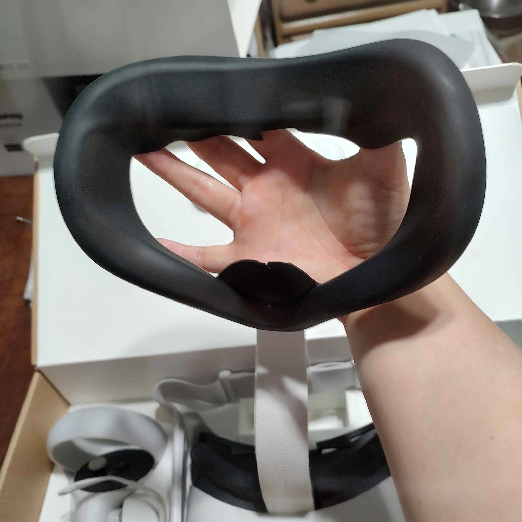Oculus(Meta) Quest 2 128GB Headset + 2 Controllers and Accessories
