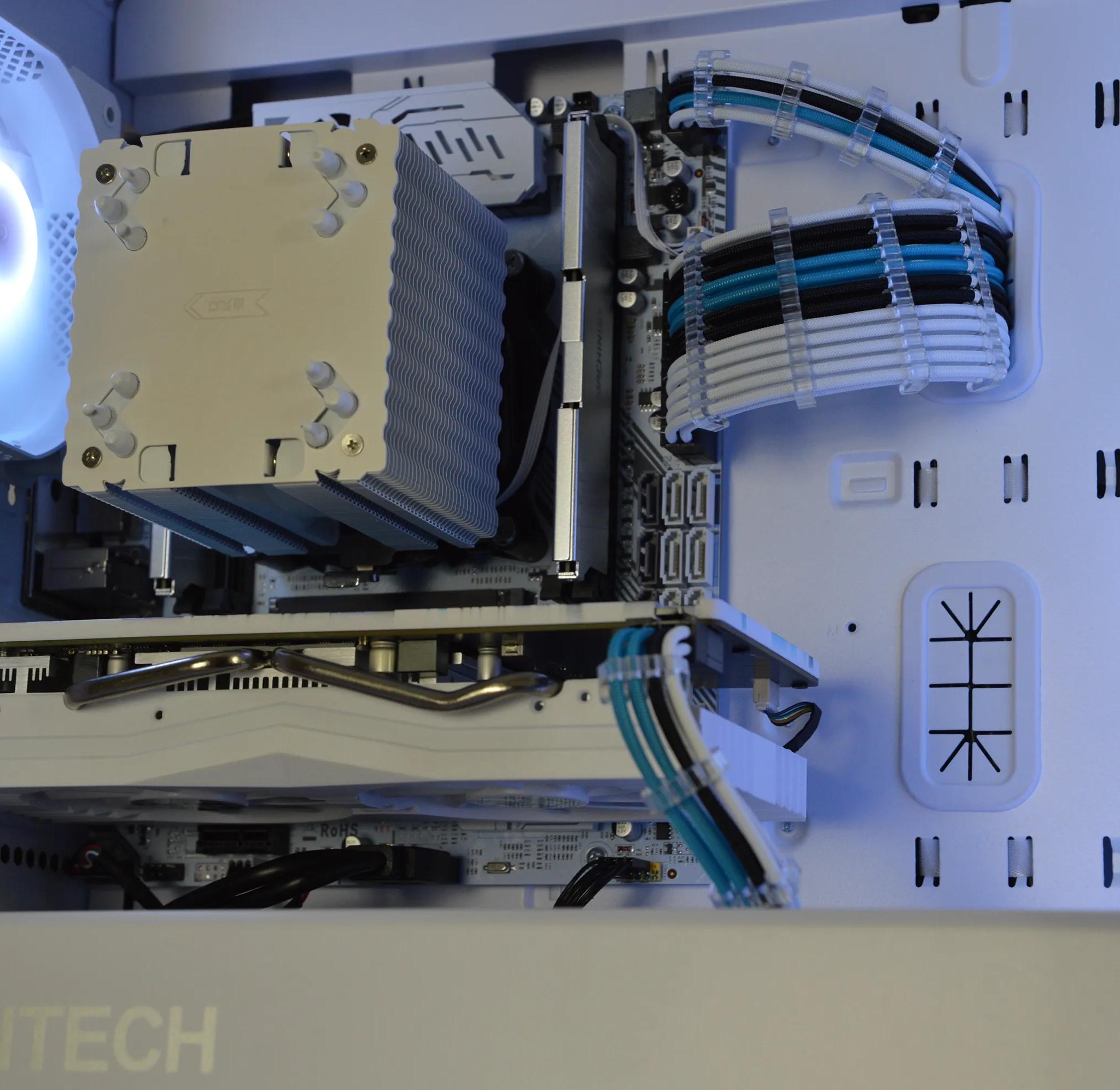 🧊❄️| RX 580 8GB | INTEL XEON E5 2670 V3 | 16GB ECC DDR4 RAM | 1TB NVME SSD | Icy Blizzard |